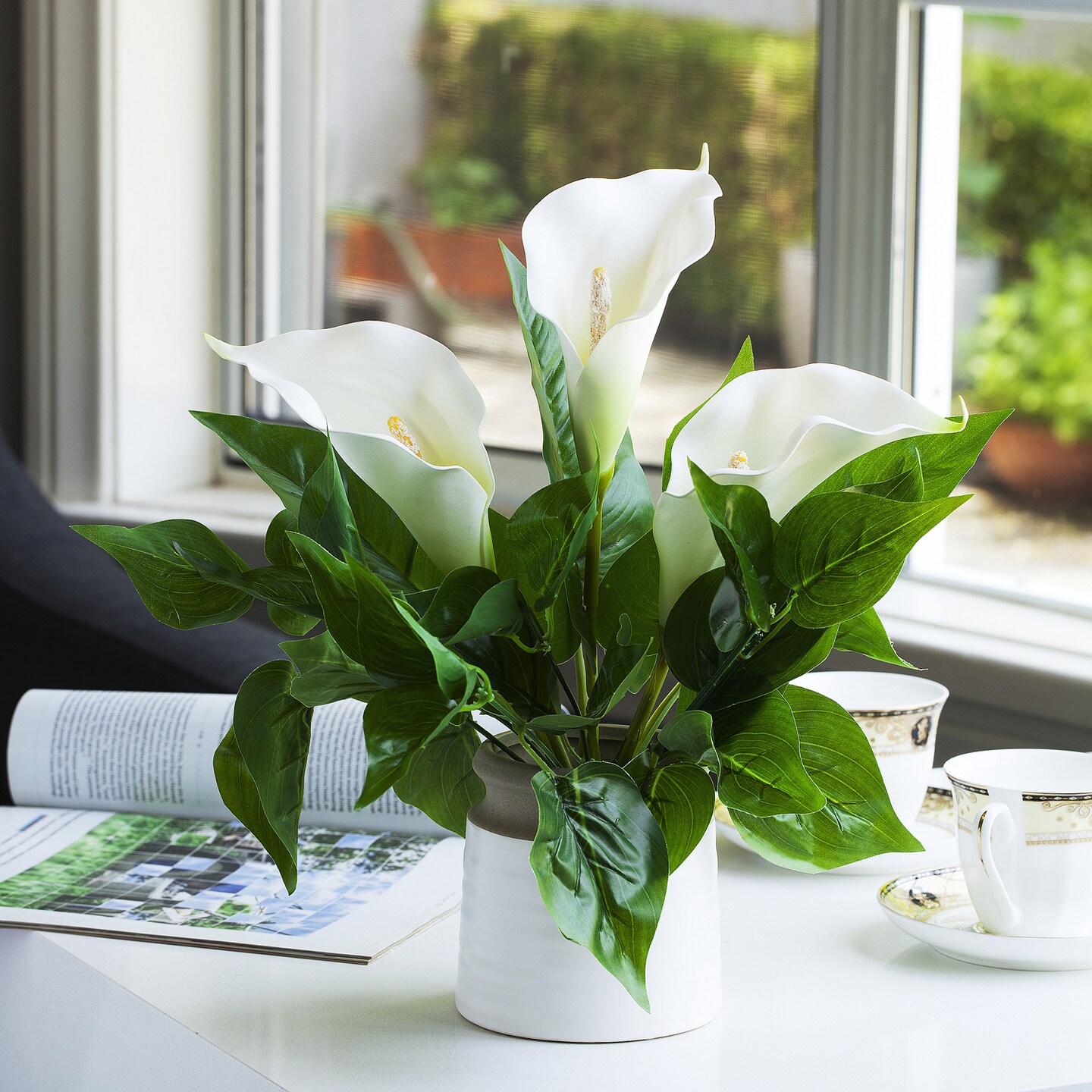 Large Real Touch Lily Flower Arrangement with Green Leaf in Pot