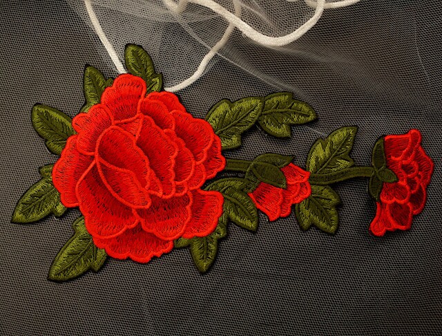 7.75&#x22; x 4.5&#x22; Red Iron On Embroidered Rose Patch Applique Pack of 12