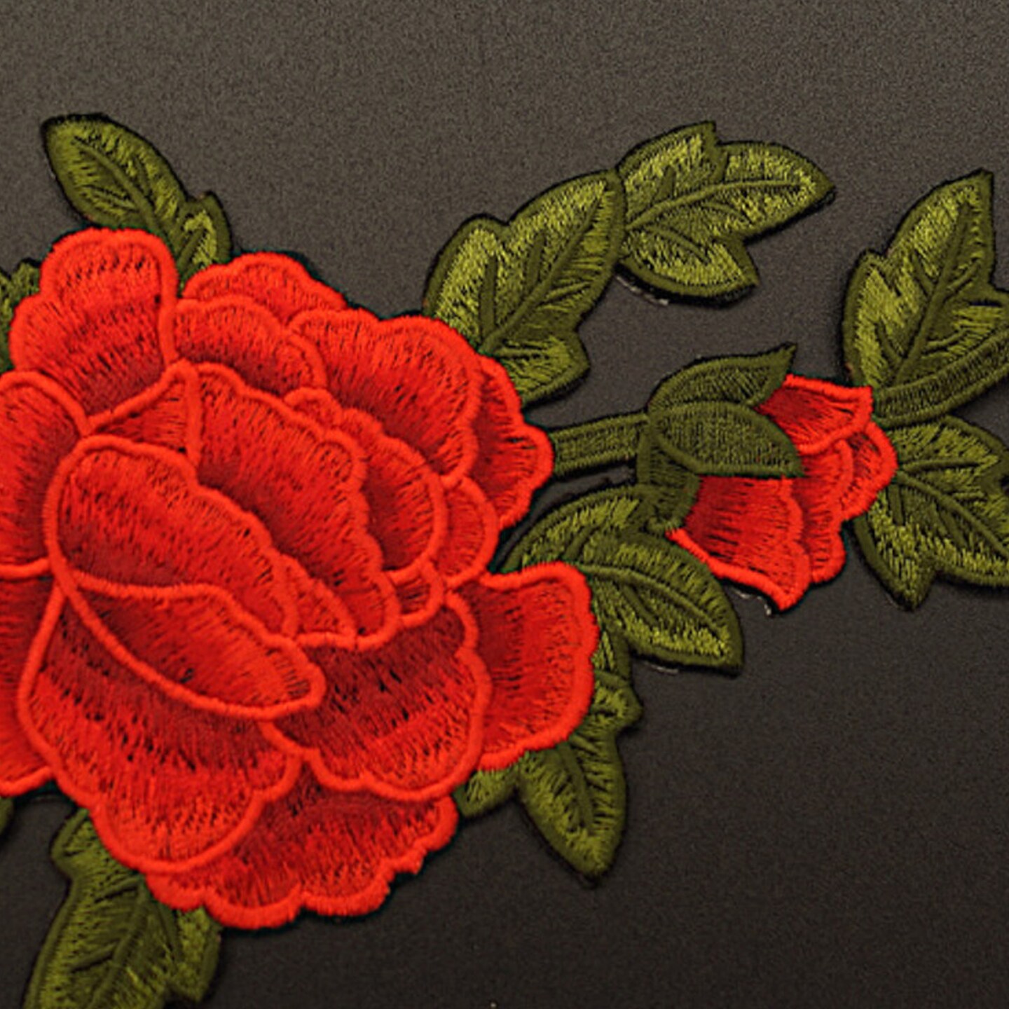 7.75&#x22; x 4.5&#x22; Red Iron On Embroidered Rose Patch Applique Pack of 12