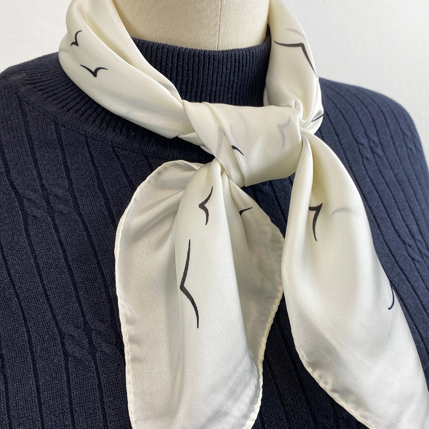 Wrapables Satin Neckerchief Square Scarf 26.5 x 26.5 Inches, Birds