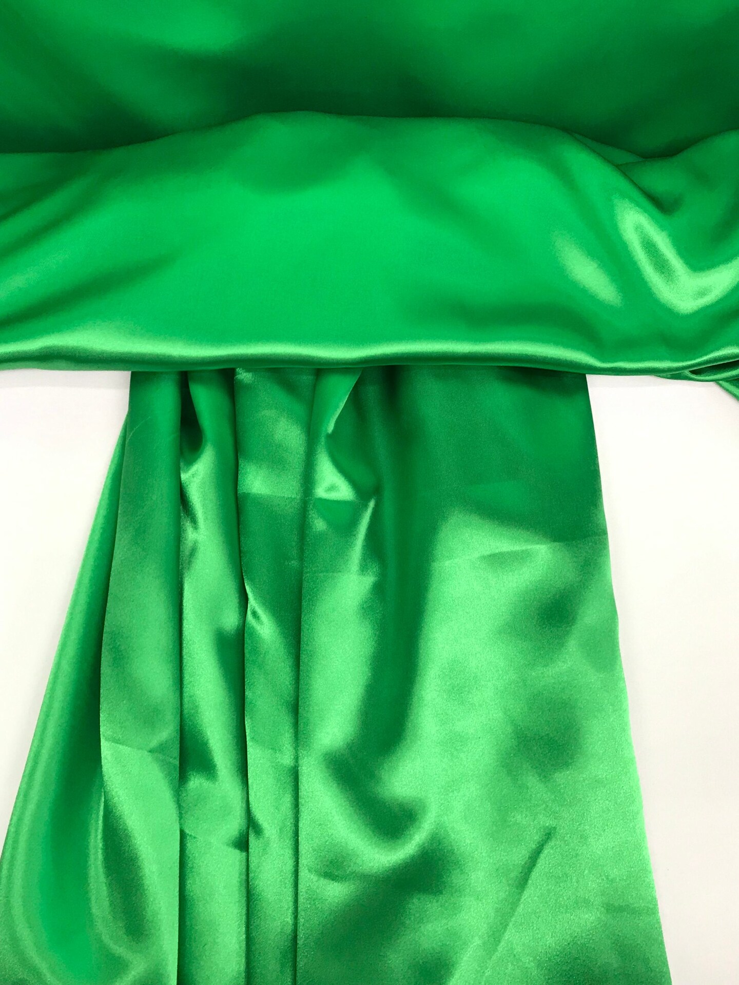 1 Yard Kelly Green Medium Sheen Satin Fabric 100% Polyester Lightweight 58&#x2033;-60&#x2033; Wide