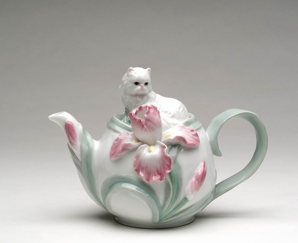 Ceramic Persian Cat with Iris Flower Teapot, Cat Lover Gift, , Gift for Her, Gift for Mom, Kitchen Décor, Tea Party Décor, Café Décor