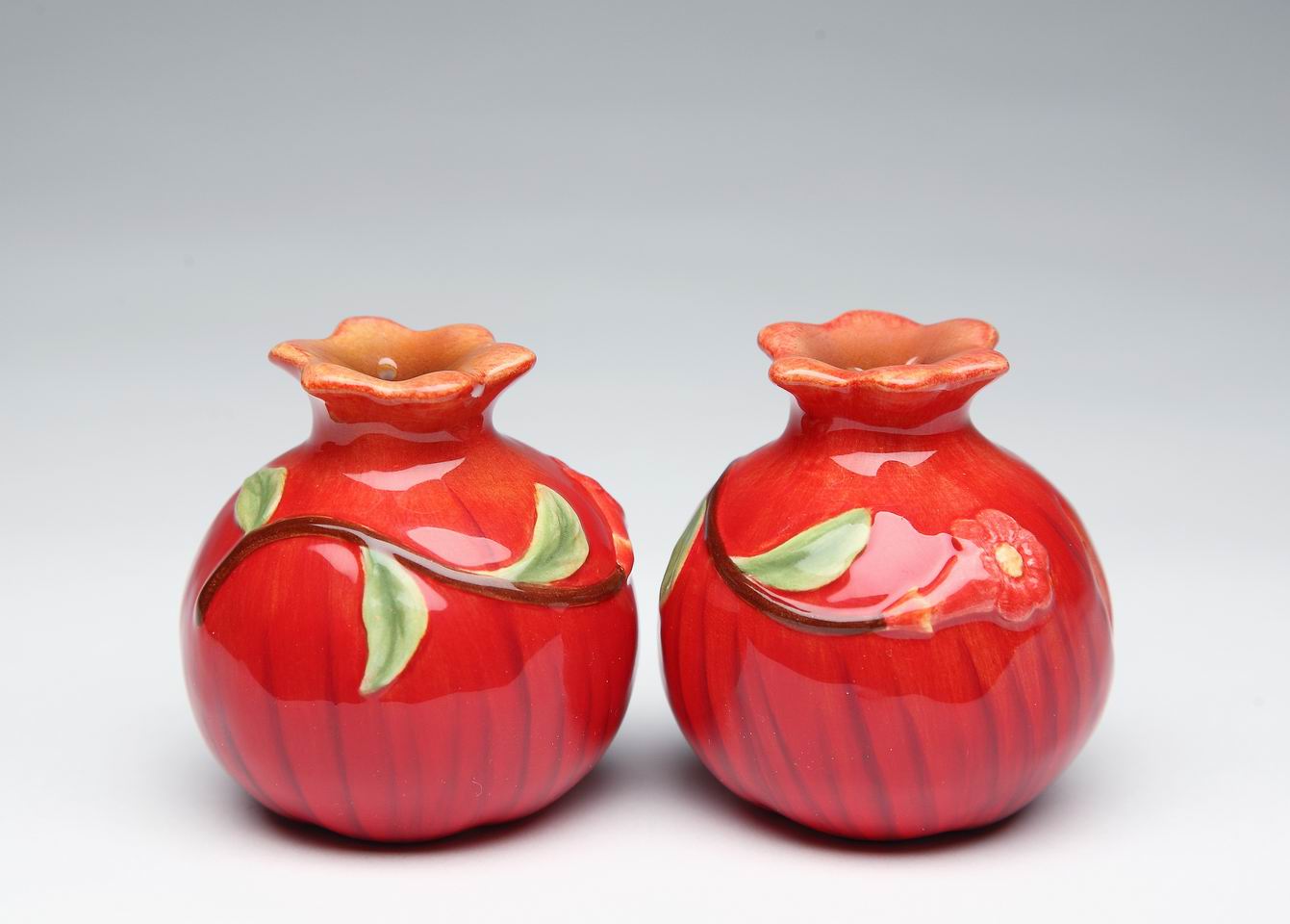 Hand Painted Ceramic Pomegranate Salt & Pepper Shakers, Home Décor, Gift for Her, Gift for Mom, Kitchen Décor, Farmhouse Décor