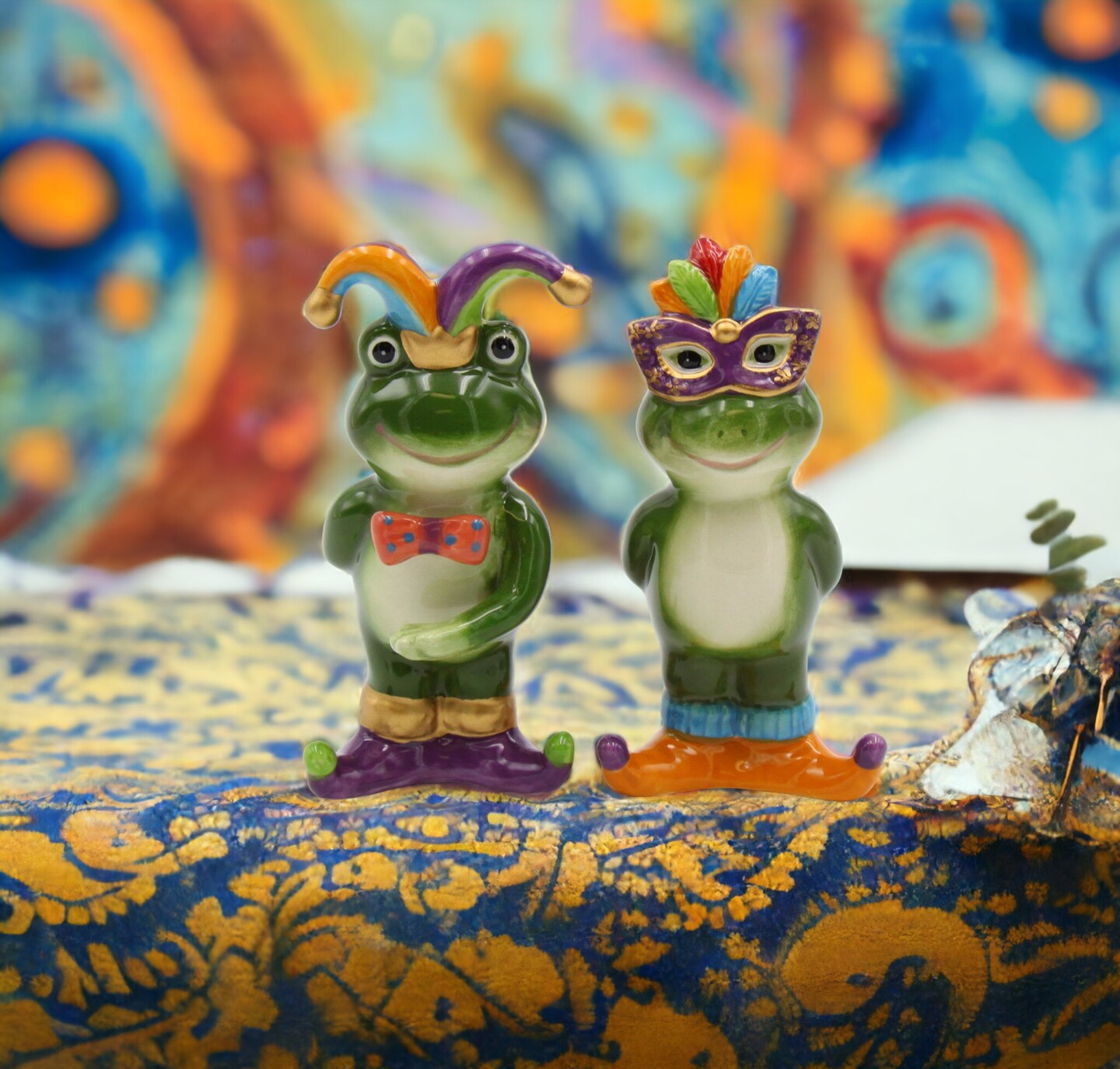 Ceramic Mardi Gras Frogs Salt and Pepper Shakers, Home D&#xE9;cor, Gift for Her, Gift for Mom, Kitchen D&#xE9;cor, Dining Table D&#xE9;cor