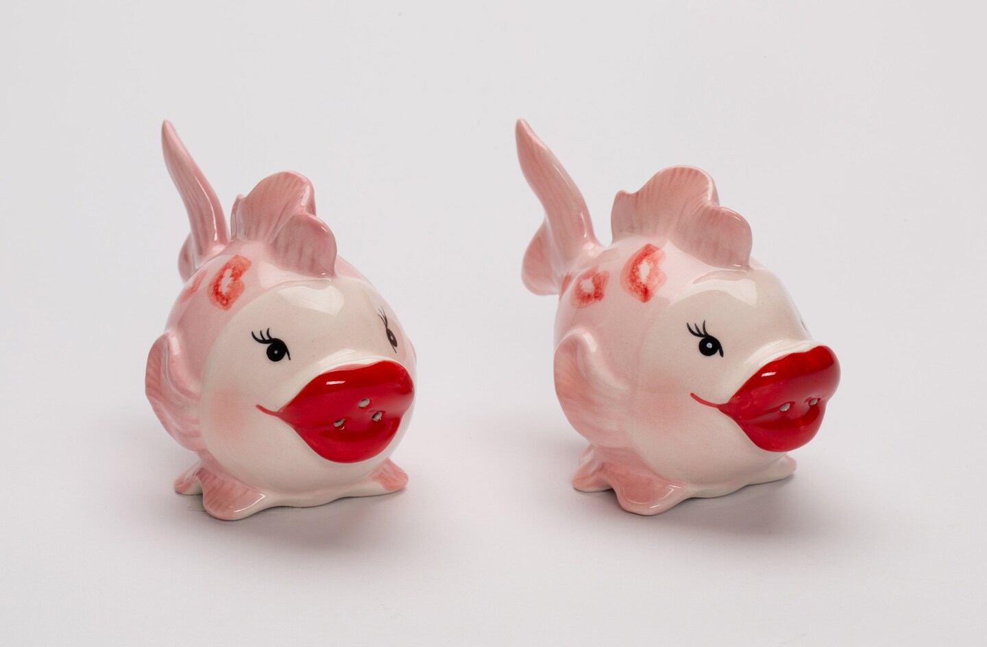 Ceramic Pink Fish with Kiss Marks Salt and Pepper, Home D&#xE9;cor, Gift for Her, Mom, Kitchen D&#xE9;cor, Valentine&#x2019;s Day D&#xE9;cor, Romantic D&#xE9;cor