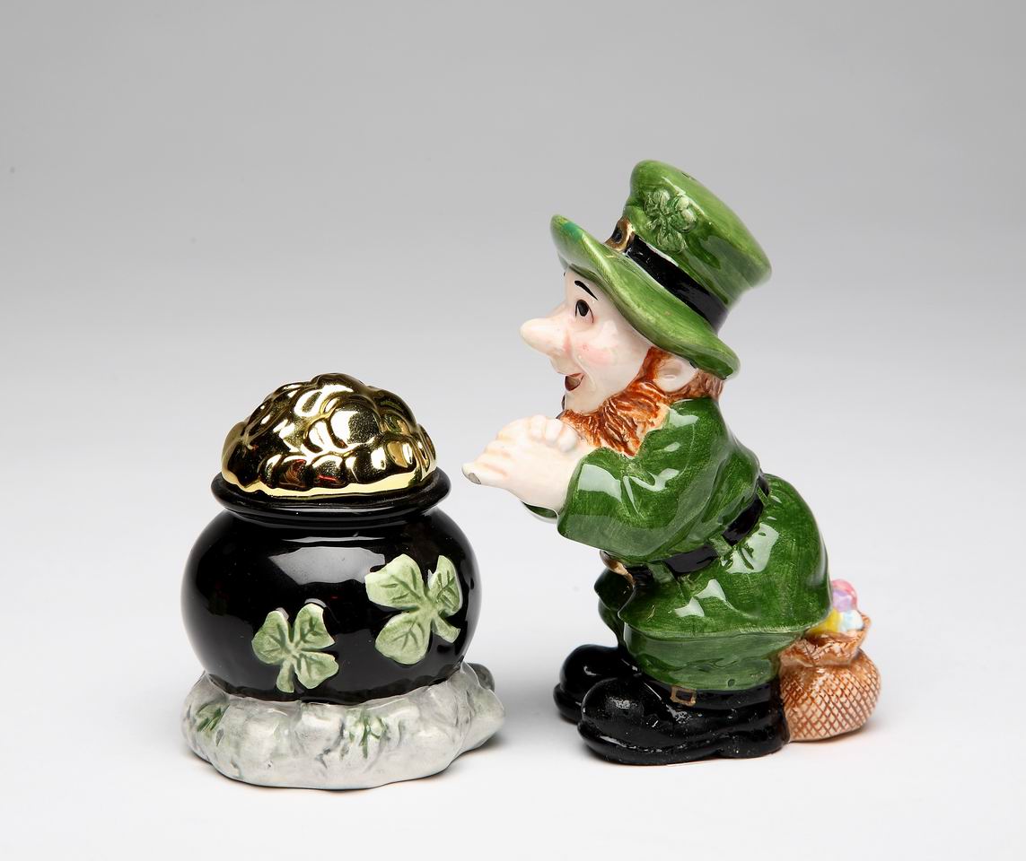 Ceramic Pot of Gold with Leprechaun Salt and Pepper Shakers, Gift for Her or Mom, Kitchen Décor, Irish Saint Patrick’s Day Décor