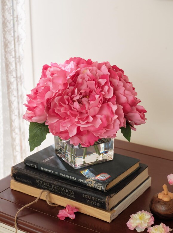 Spring Tabletop Decor – Artificial Peonies in Cube Glass Vase, Silk Flower Centerpiece with Faux Water, Fuchsia Faux Peonies for Dining Table, Coffee Table, Home Decor