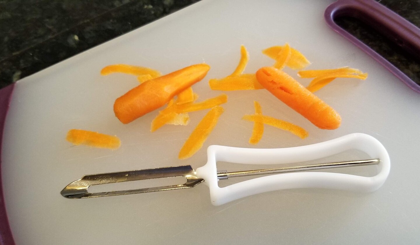 Handy Housewares 2 Piece Fruit &#x26; Vegetable Swivel Blade Peeler Set - Great for Apples, Carrots and Potatoes