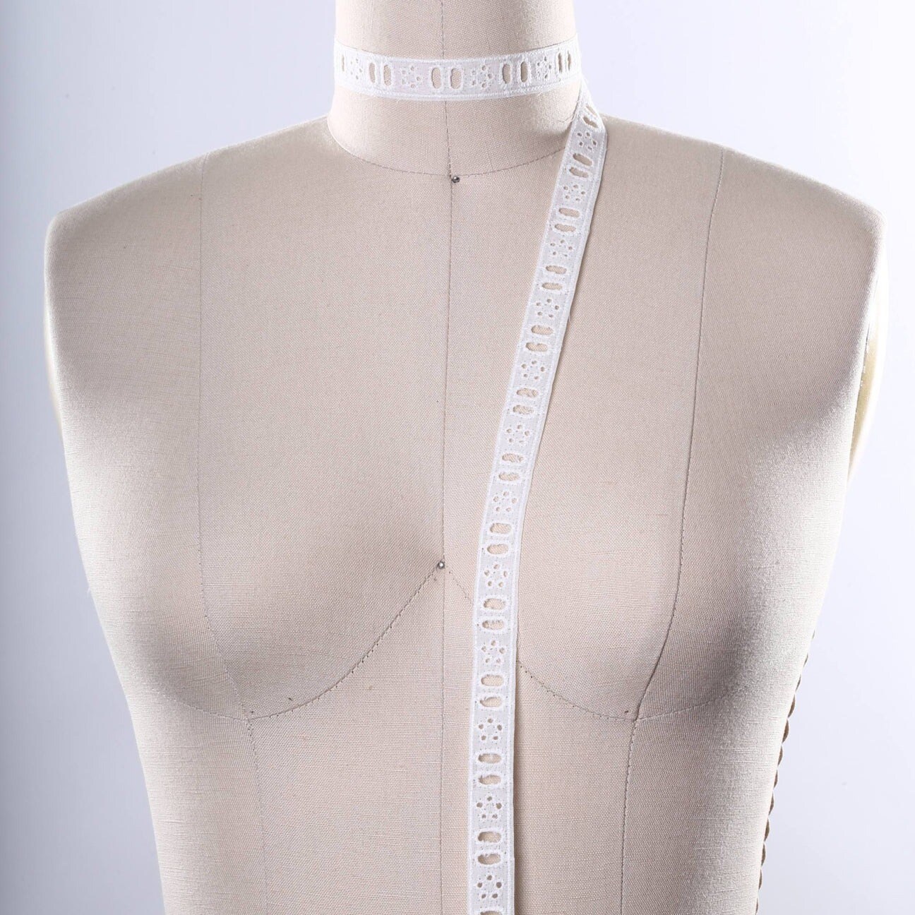 2 Yards Cotton Embroidery Ivory Eyelet Lace Trim with Scalloped Edges 3/4 Inch Wide