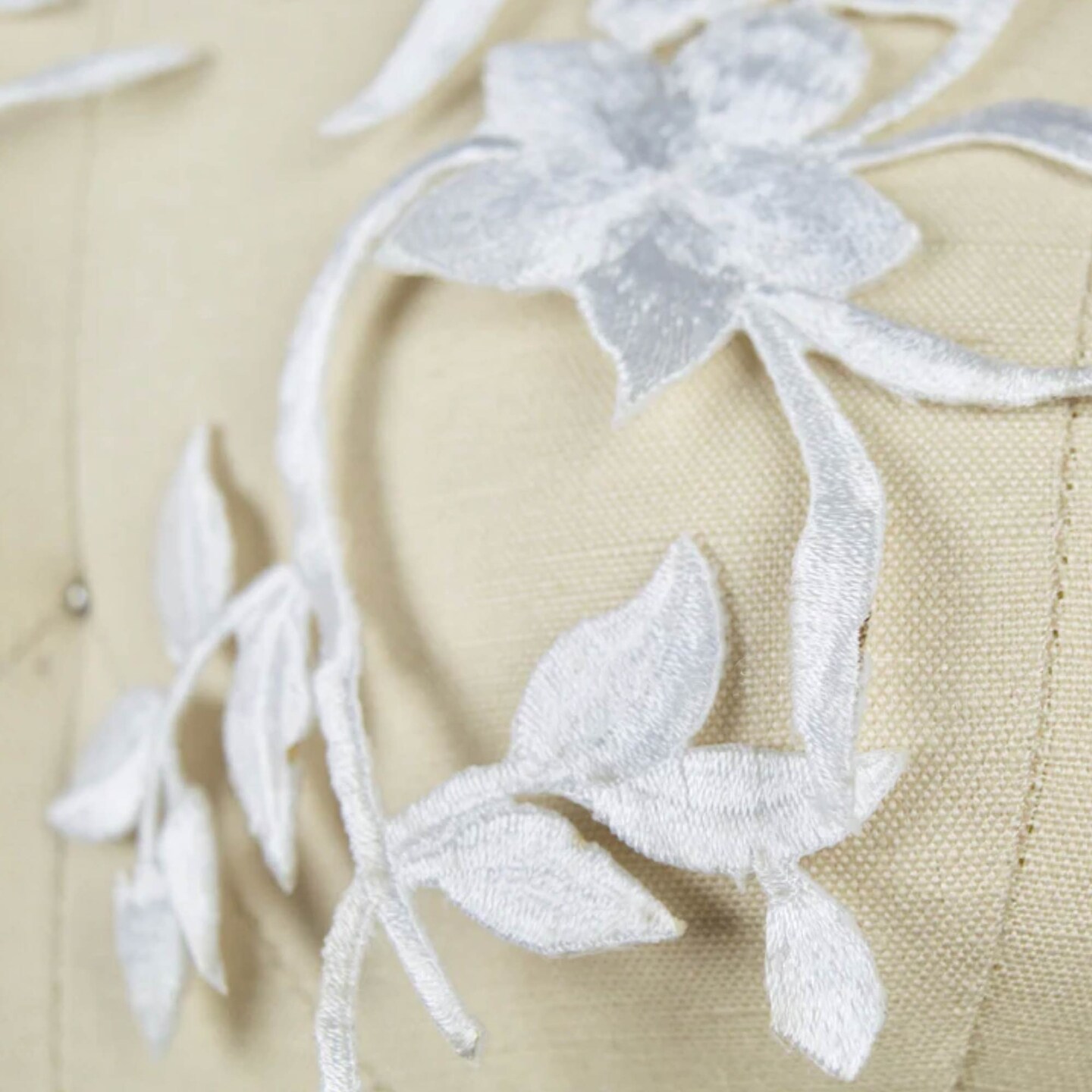 2 Pieces White Oahu Flower Embroidery Patch Iron On Applique for Wedding Gowns and Costumes