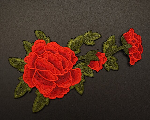7.75&#x22; x 4.5&#x22; Red Iron On Embroidered Rose Patch Applique Pack of 12
