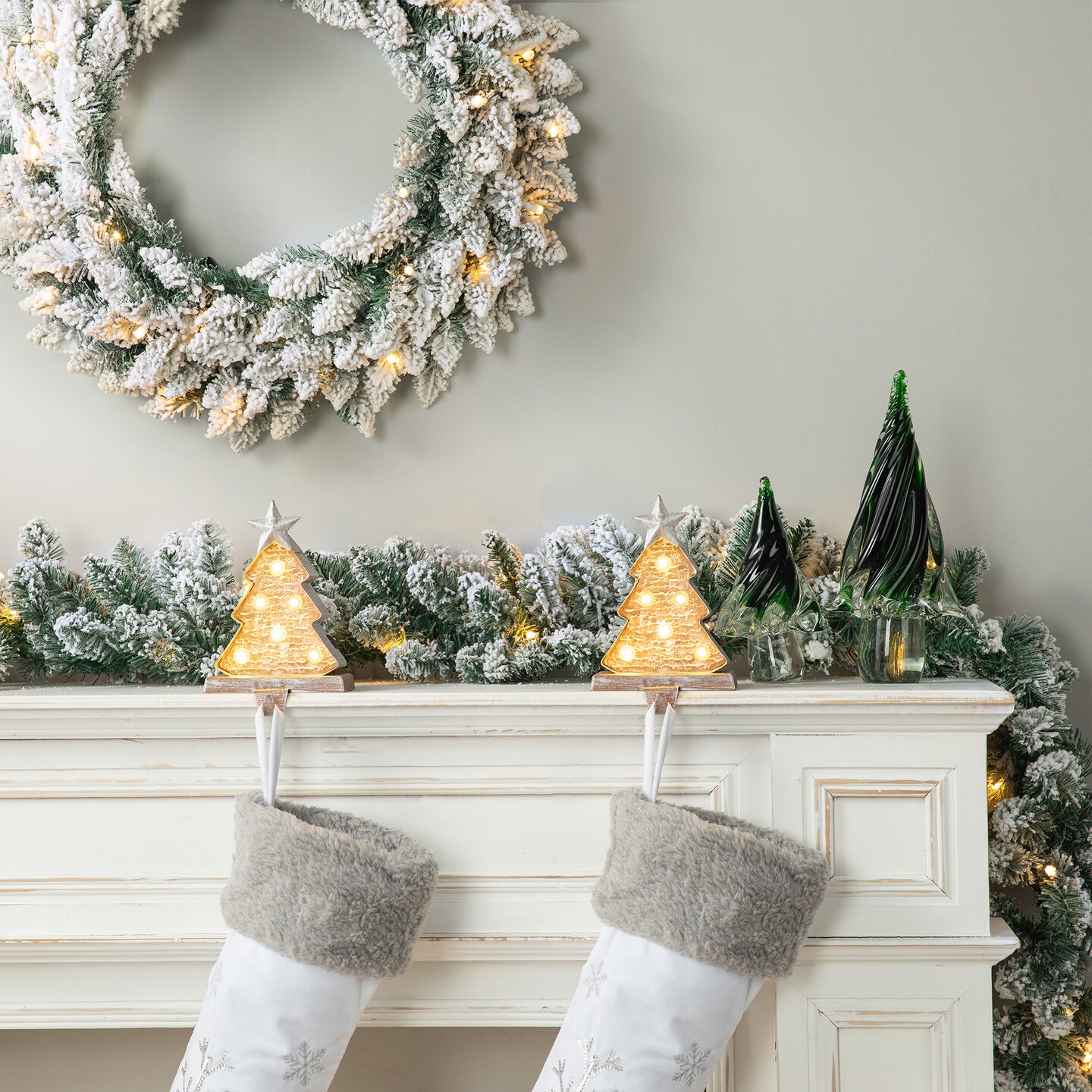 Set of 3 24&#x22;D Pre-Lit Snow Flocked Christmas Wreath and Matched 9ft Garland Set with Timer, Three Function