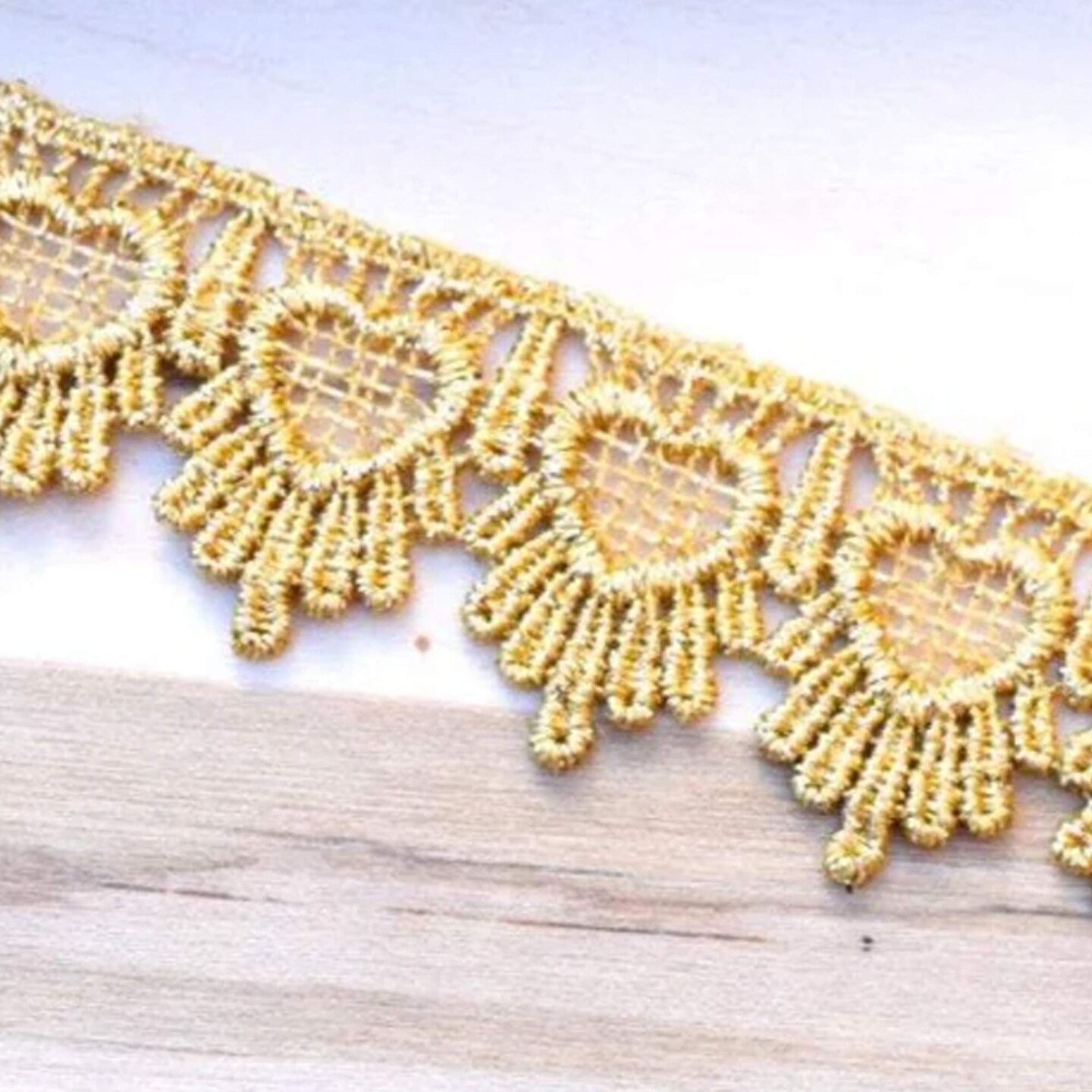 1 Yard 1.5 Inch Wide Metallic Gold Narrow Heart Shape Venice Lace Trim