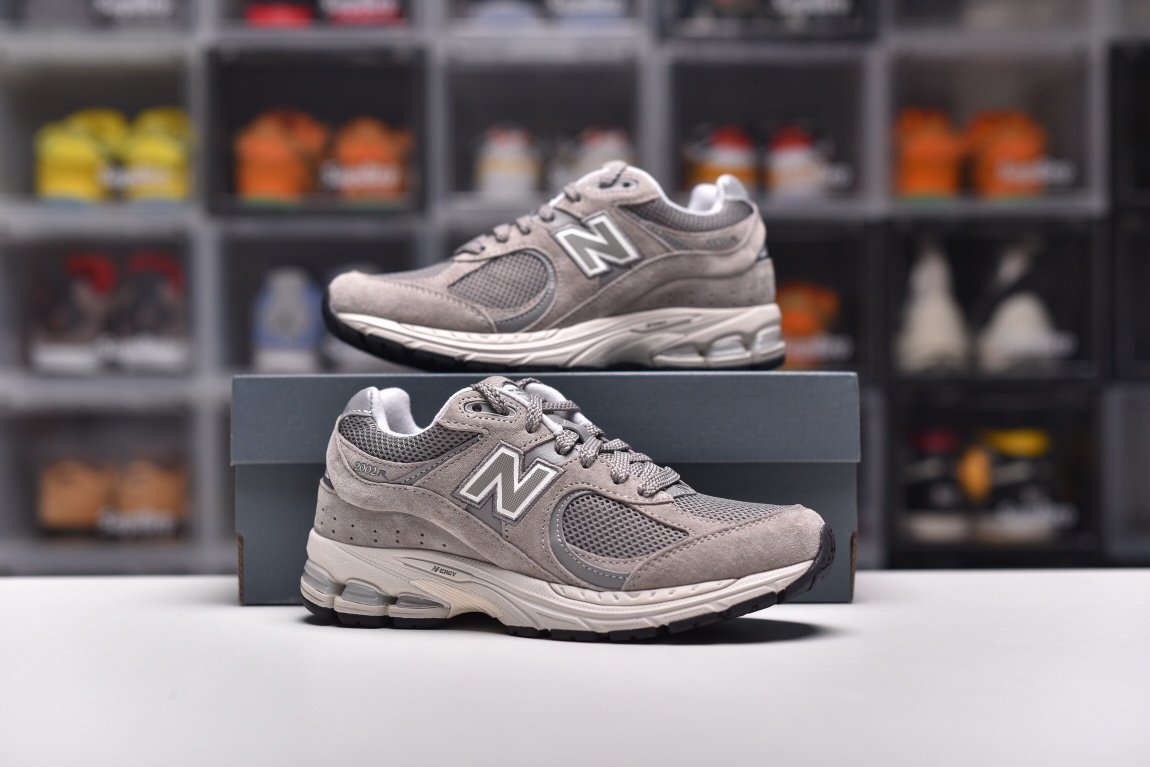 New Balance 2002R Marblehead Light Aluminum | MakerPlace by Michaels