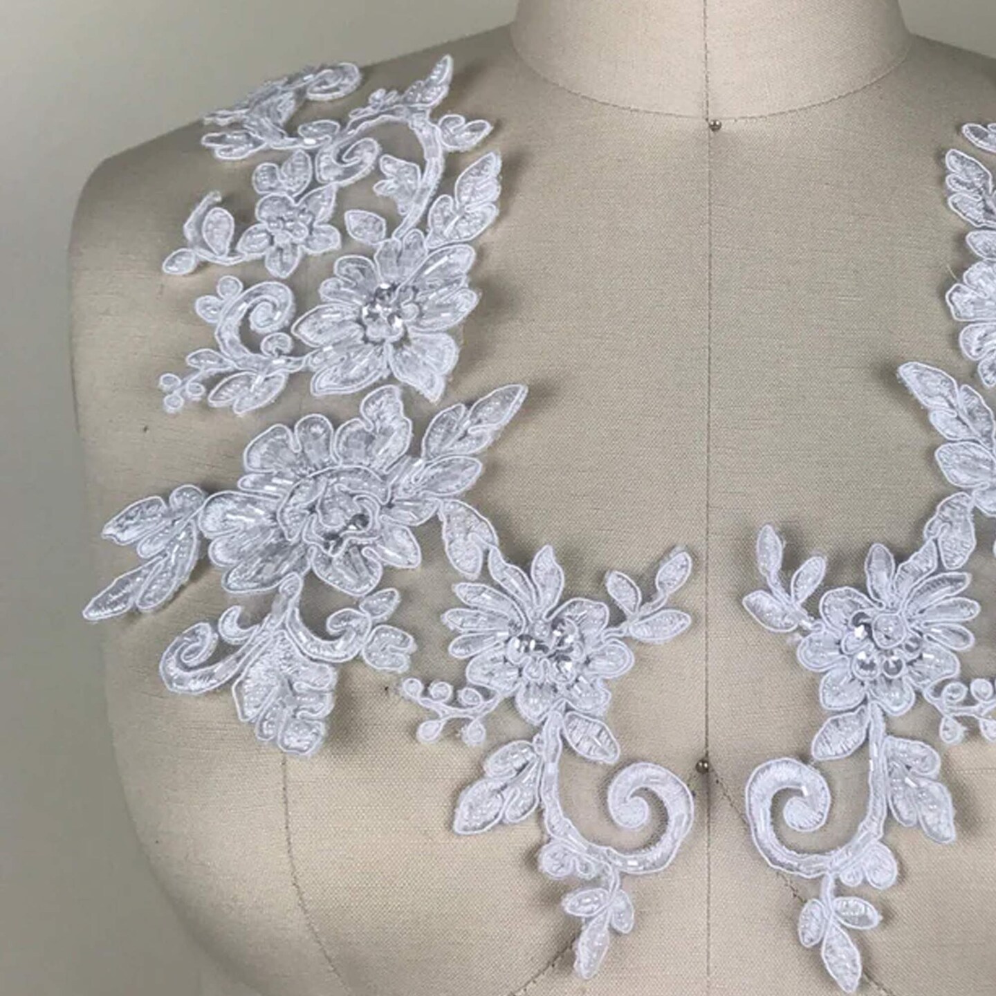 2 Pieces White Beaded Mirrored Floral Applique Patch for Dress Costume Neckline Decoration