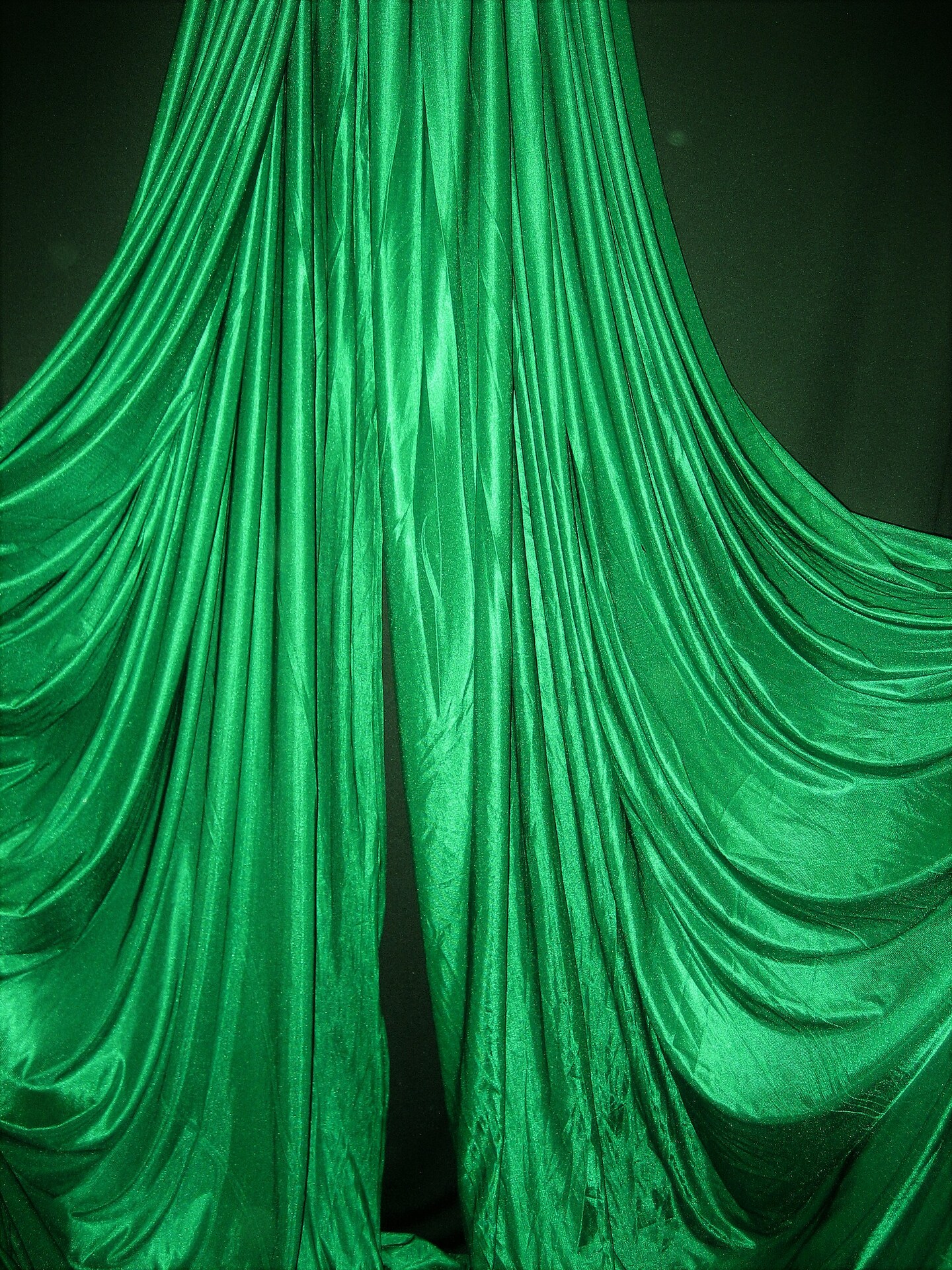 1 Yard Low Stretch Kelly Green Polyester Fabric For Aerial Silks Backdrops Crafts 108&#x2033;-120&#x2033; Wide