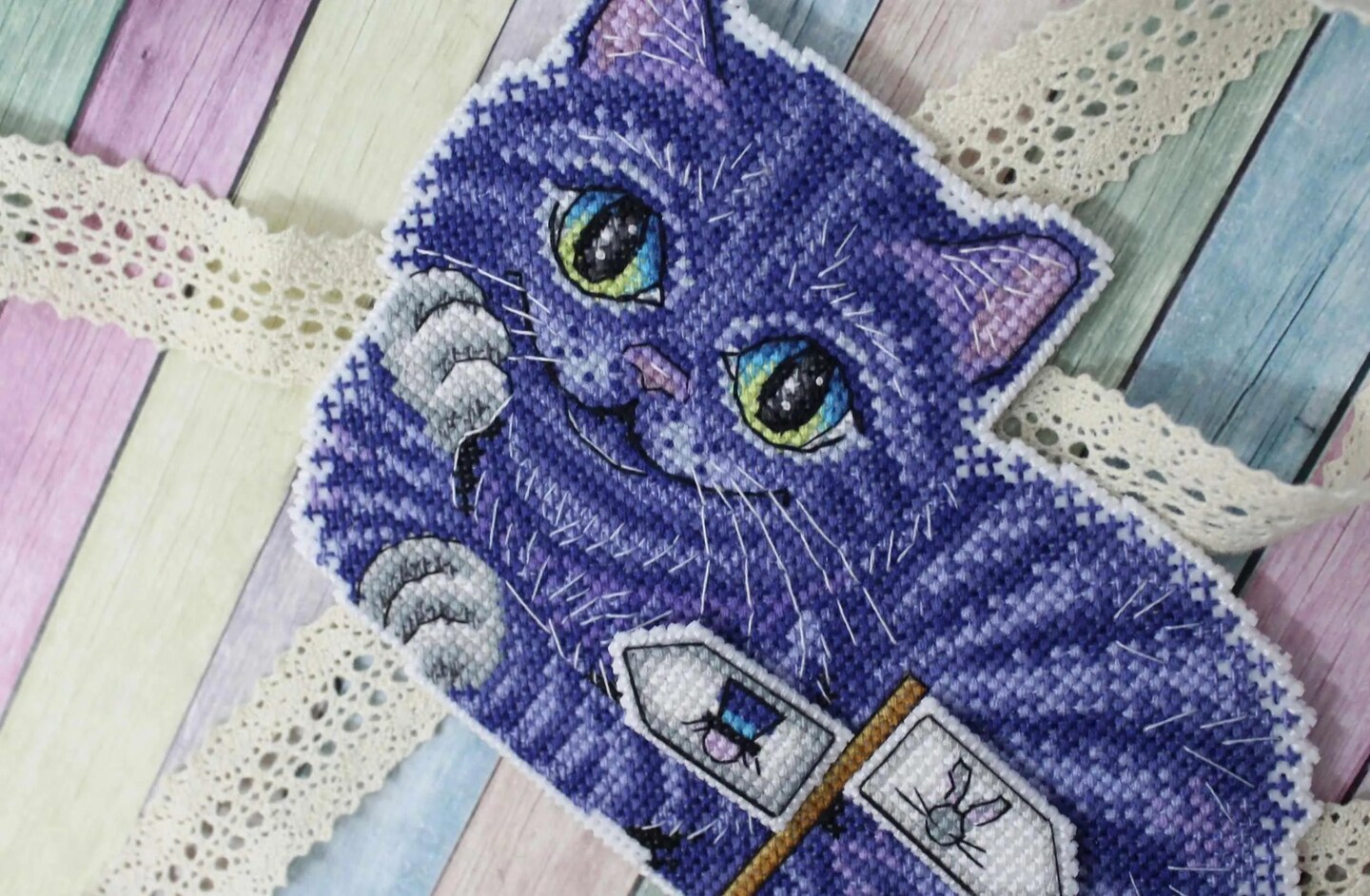 Chechire Cat Plastic Canvas Counted Cross Stitch Kit P-402 / SR-402