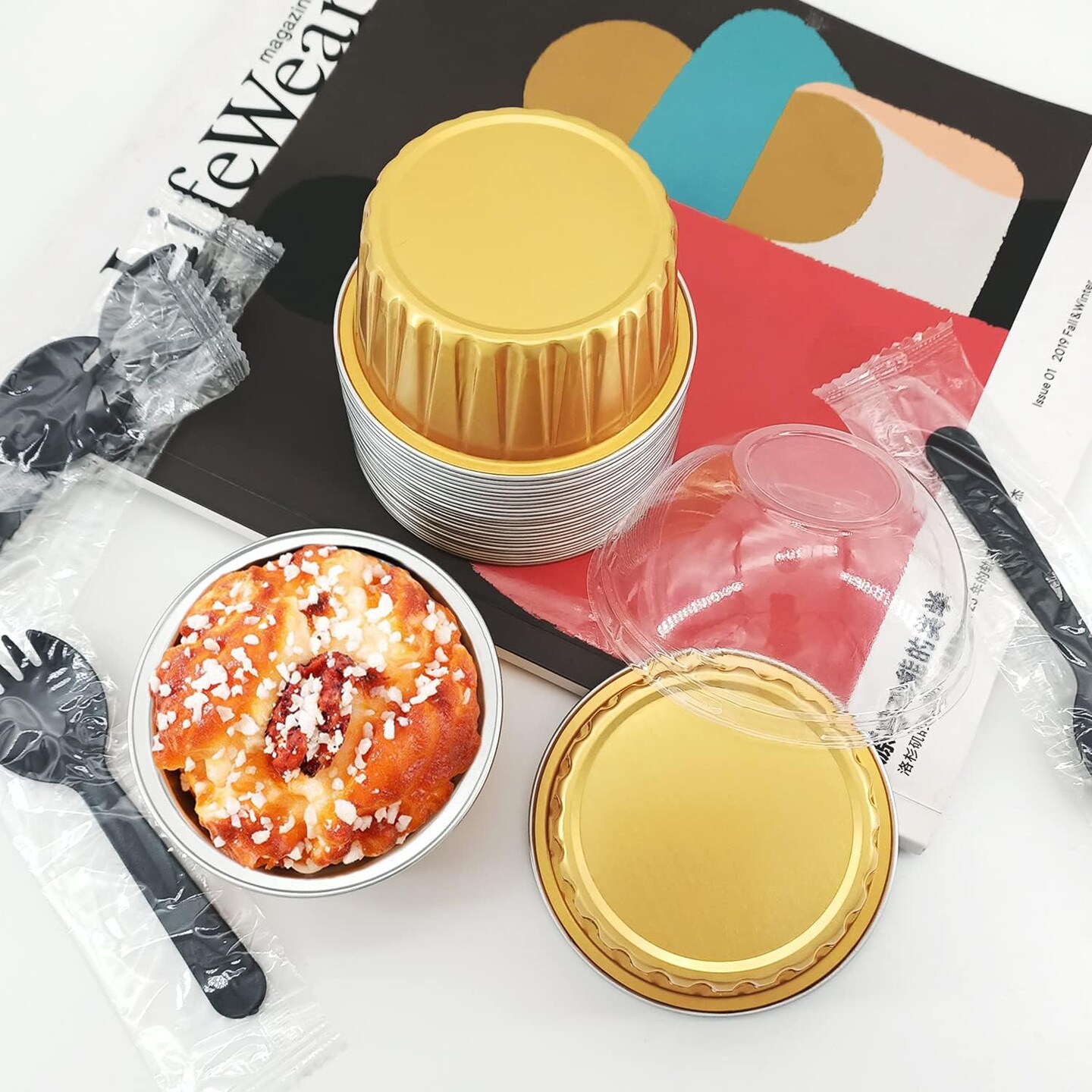 Cupcake Liners with Dome Lids 50 Pack,Free-Air 5oz Foil Baking Cups Muffin Tins,Disposable Ramekins Jumbo Muffin Liners for Wedding Birthday Party,with 50 Spoons-Gold