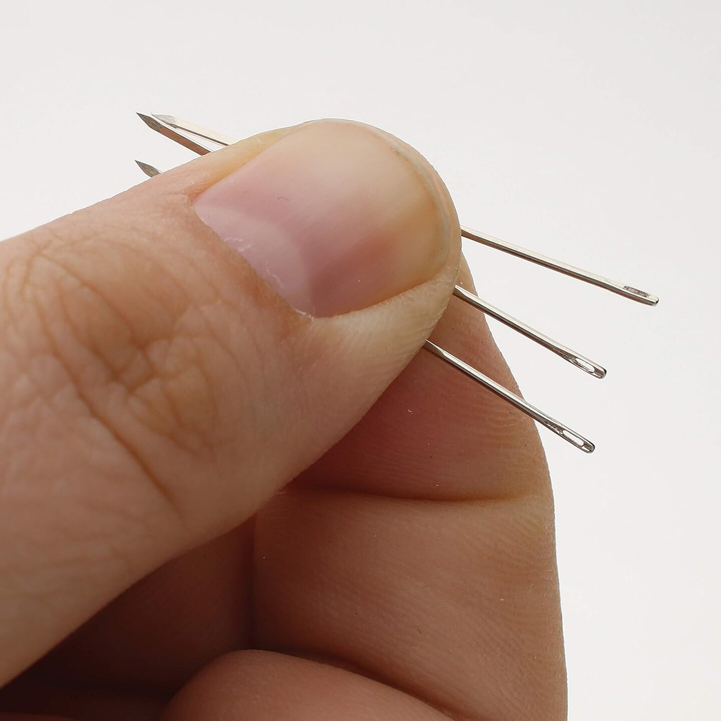 John James Glovers Needles, Triangular Point, Ideal to Pass Through Tougher Materials Such as Leather, Suede, Vinyl and Soft Plastics