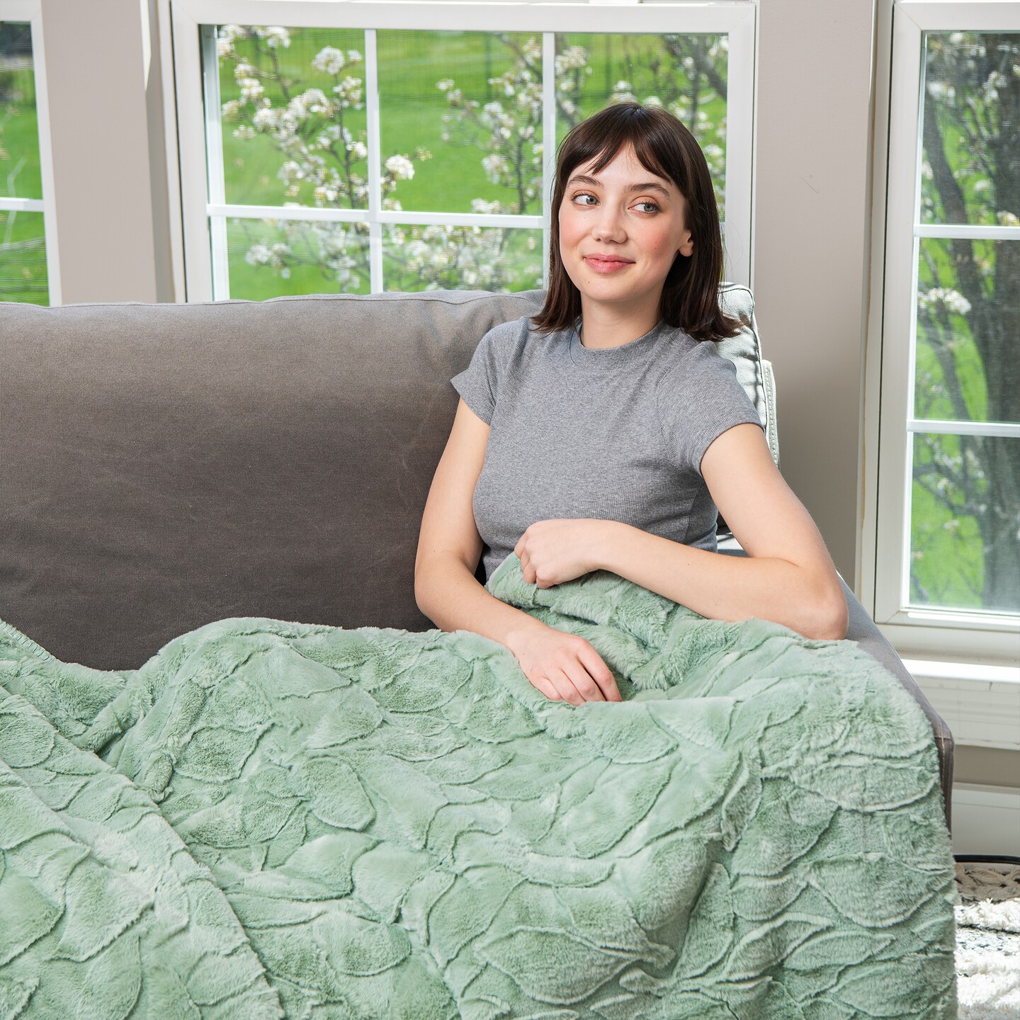 HGTV Triple Jacquard Carved Faux Fur Throw Blanket 50 x 70 inches