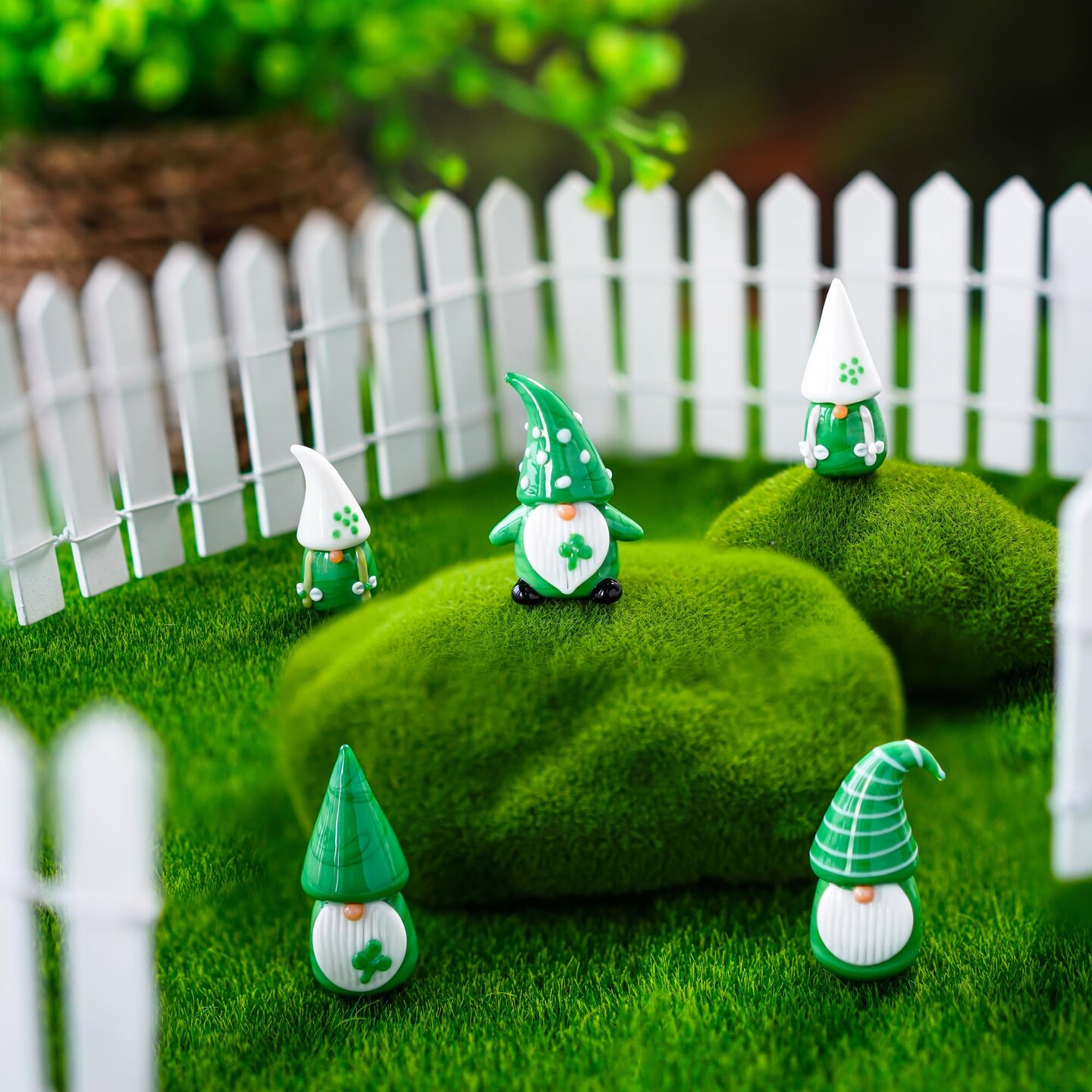 St Patrick's Day Gnomes Decorations 5Pcs Mini Blown Glass Gnomes Figurines Irish Green Clover Gnomes Figurines for Home Table, St Patrick's Day Ornaments