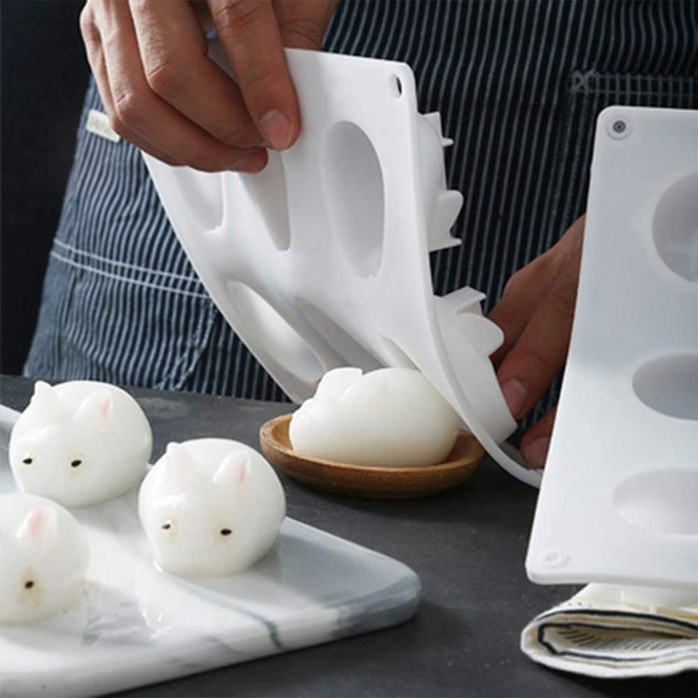 3D Easter Bunny Chocolate Silicone Mold, 6 Cavity Silicone Rabbit Mold, Silicone Chocolate Baking Mould for Easter Pastry Truffle Pudding Jelly Dessert Decoration&#xFF08;1 Pack)