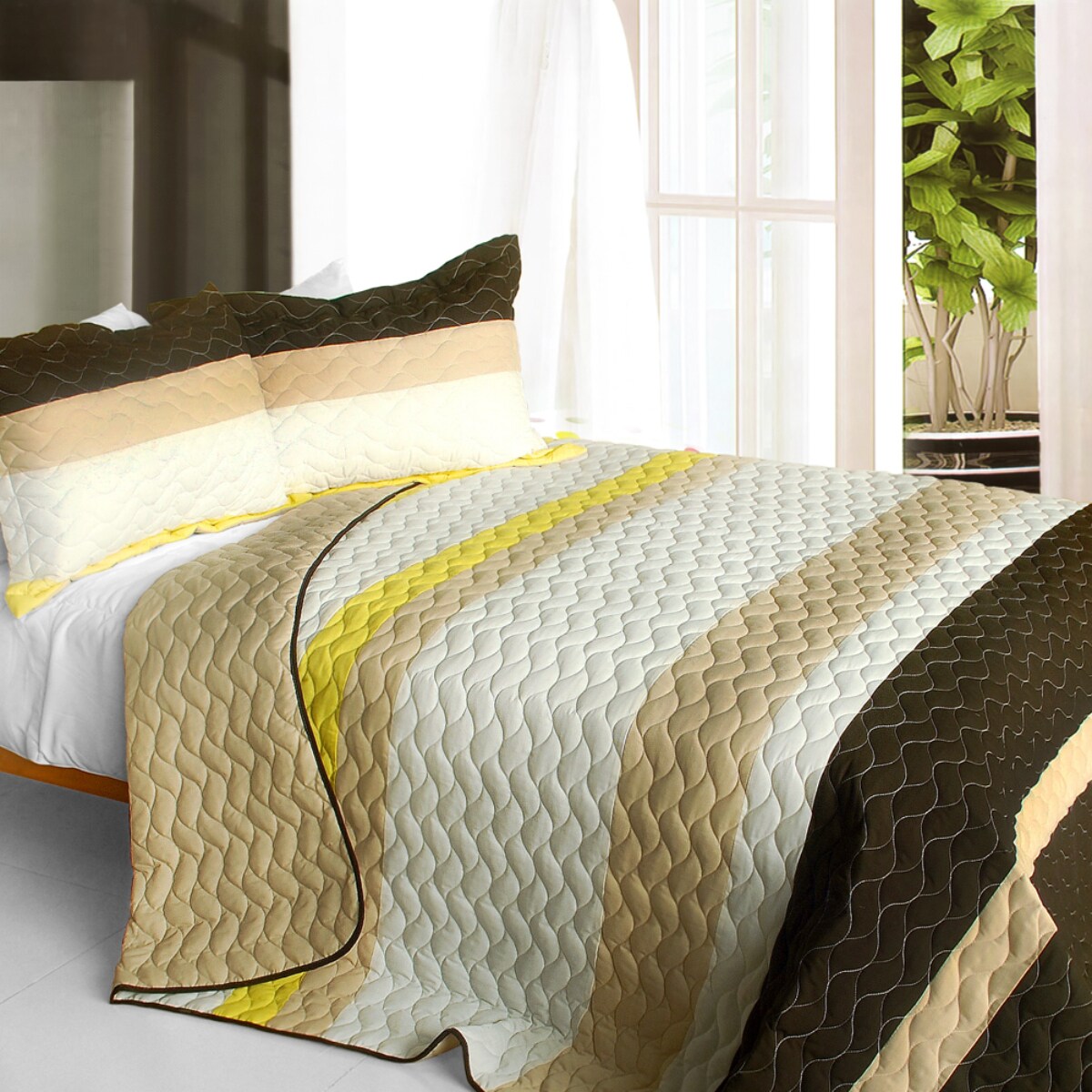 Full/Queen Handmade Quilt Set with 2 Shams, Vermicelli Quilted White/Brown