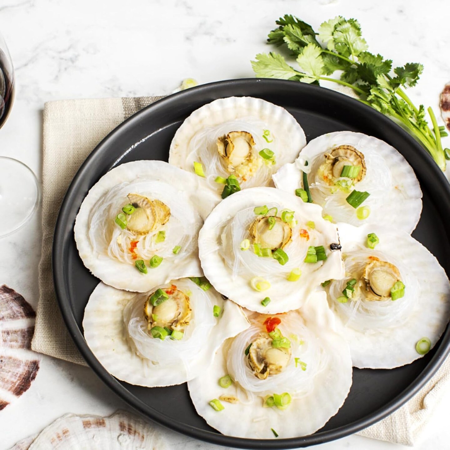 10 PCS Scallop Shells Natural Seashell, 4" to 5" White Scallop Shells Large Seashells for Crafts Wedding Decor Beach Theme Party, Fish Tank and Vase Filler