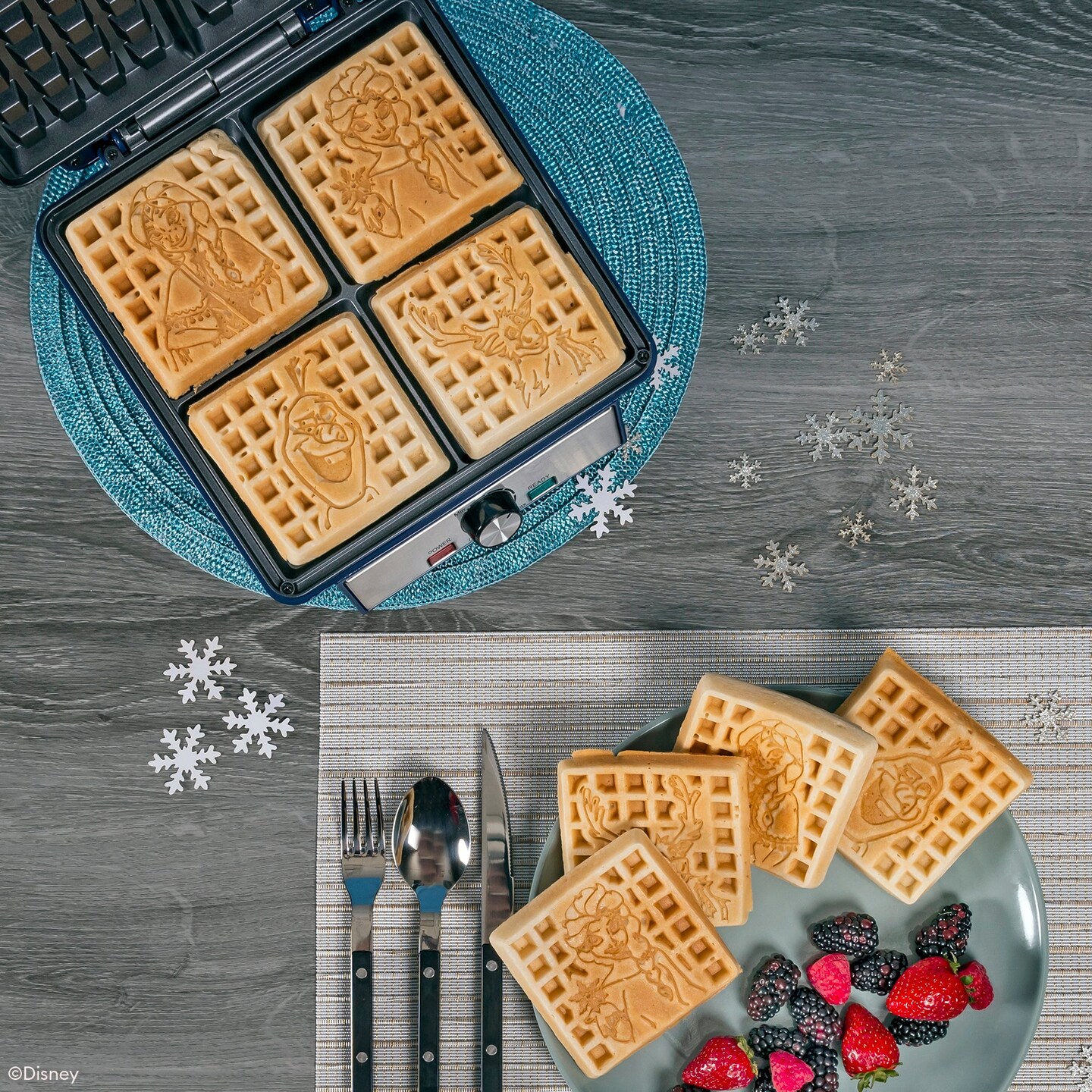 Uncanny Brands Disney Frozen Elsa, Anna, and Olaf Deluxe Waffler