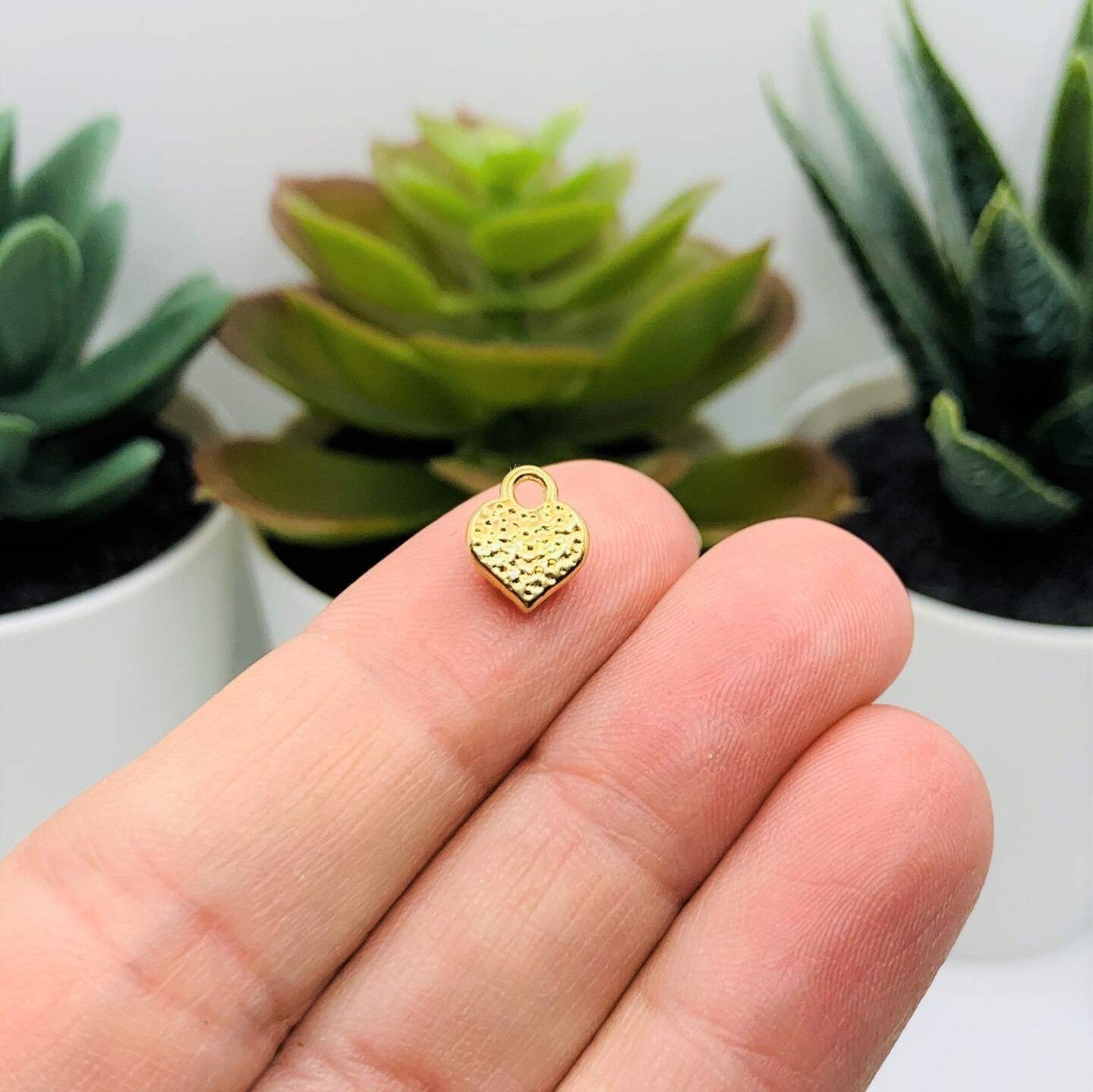 4, 20 or 50 Pieces: Tiny Black and Gold Enamel Heart Charms