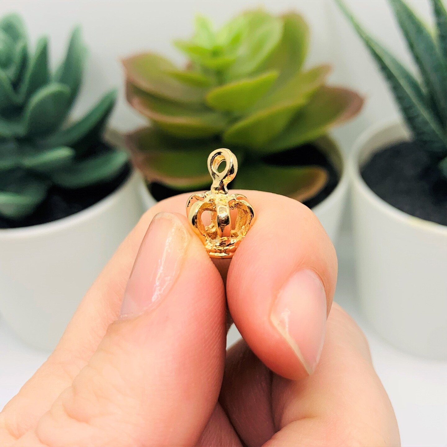 4, 20 or 50 Pieces: Gold 3D Crown Charms