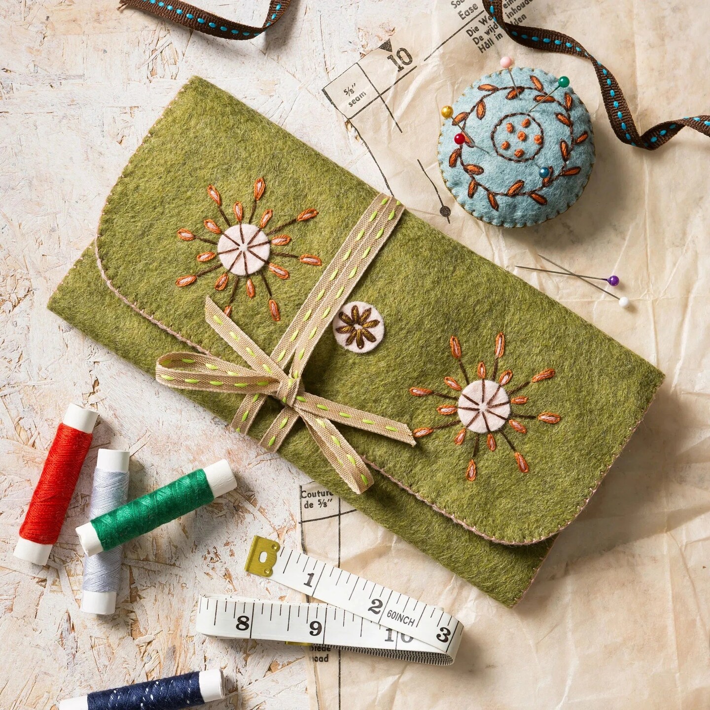 Sewing Roll from Felt Craft Kit SEWRL1O