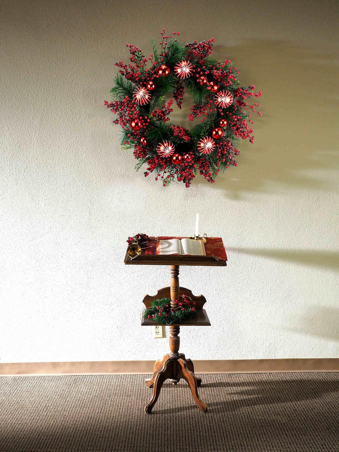 24&#x22; Red Berries Christmas Wreath, Artificial Holiday Wreath with Red &#x26; Purple Frosted Berries, Red Baubles, Green Leyland Cypress Branches &#x26; Pine Needles (Red Berries)