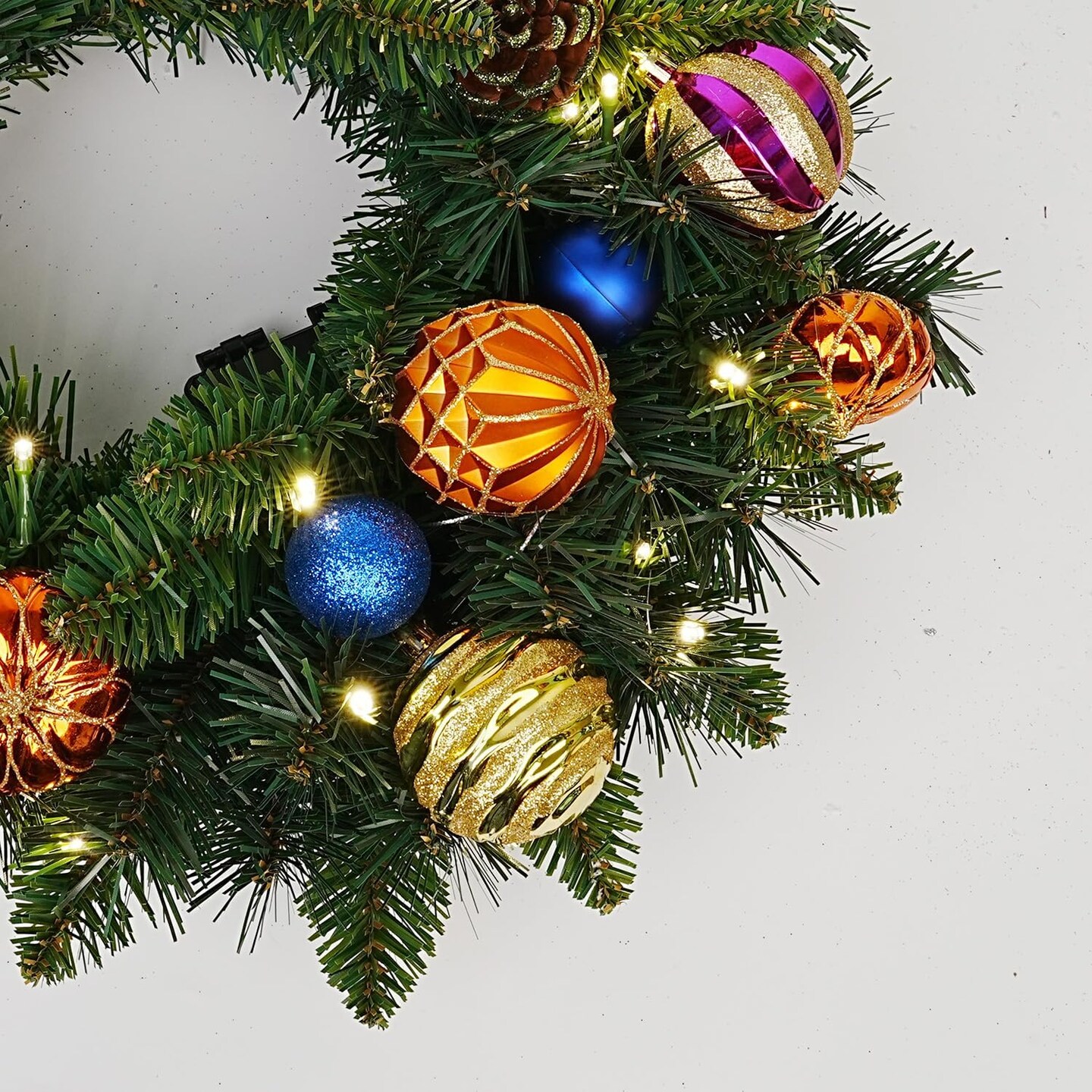 Pre-Lit Artificial Christmas Wreath 20 Inches Battery Operated Timer Lighted Christmas Wreath, Artificial Wreath Christmas Decoration Home Indoor Outdoor (Green Pure)