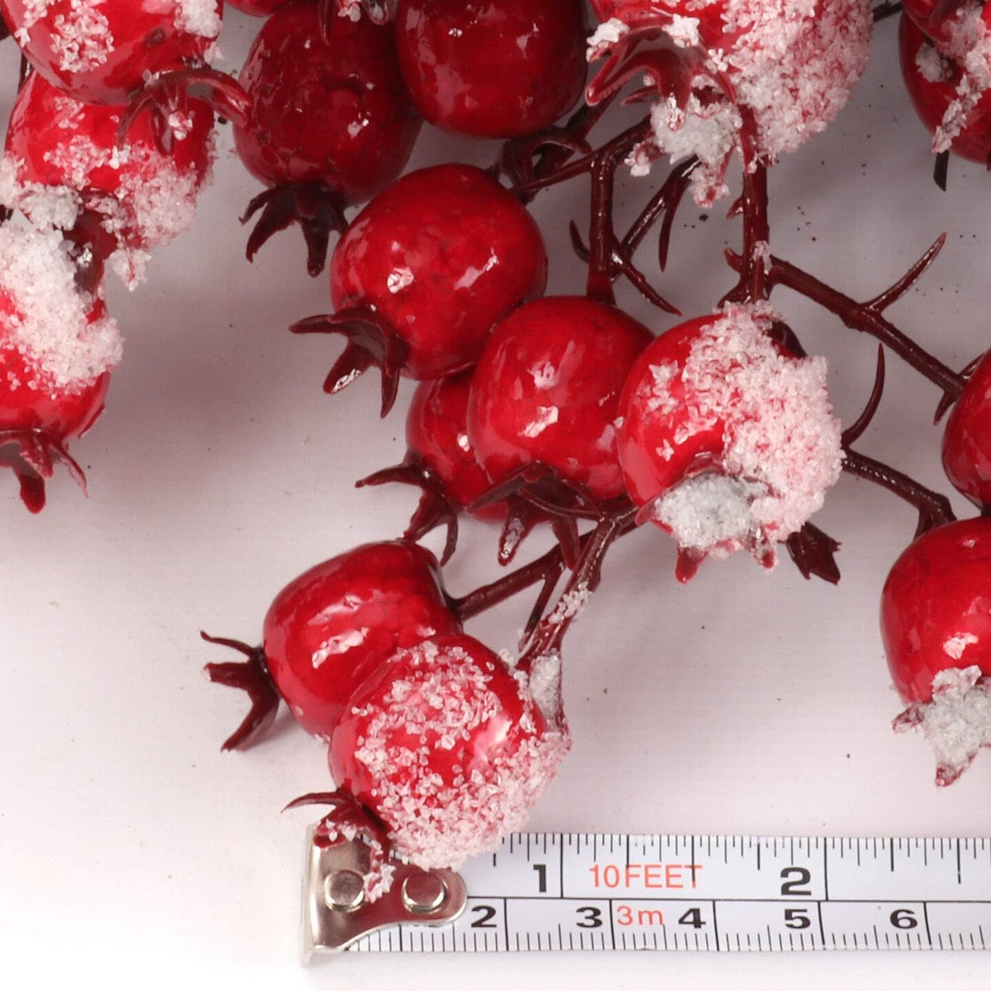 22&#x22; Red Frosted Berry Wreath - 22-Inch Iced Hawthorn Twig Berries Holiday Decorative Winter Christmas Berry Wreaths for Front Door, Fireplace, Mantel, Xmas D&#xE9;cor - Christmas Berry Wreath