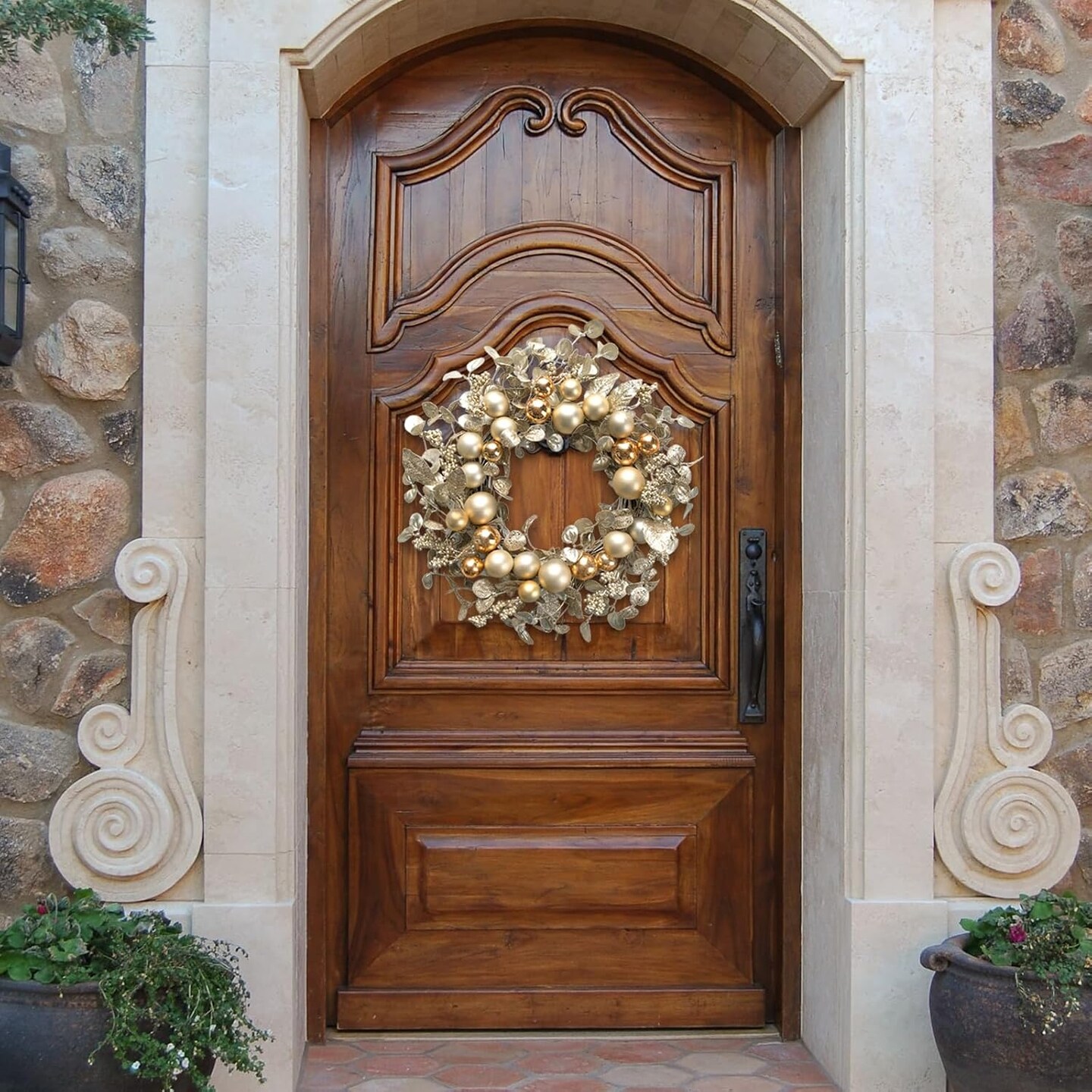Christmas Ball Wreath Golden Ornament Wreath Decoration for Christmas Festival Celebration Front Door Home Party Decors Shatterproof Hanging Ornament Wreath