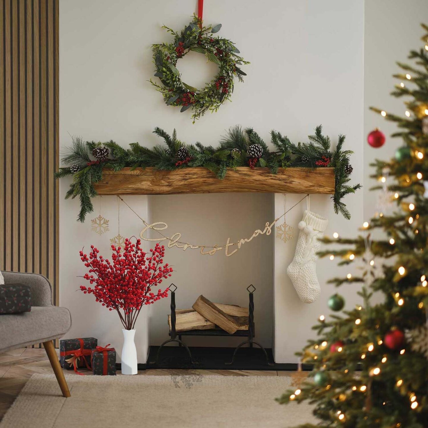 Long Christmas Red Berries Faux Red Berry Picks for Christmas Tree, Red Holly Berry Branches for Christmas Floral Arrangements Vase Decorations