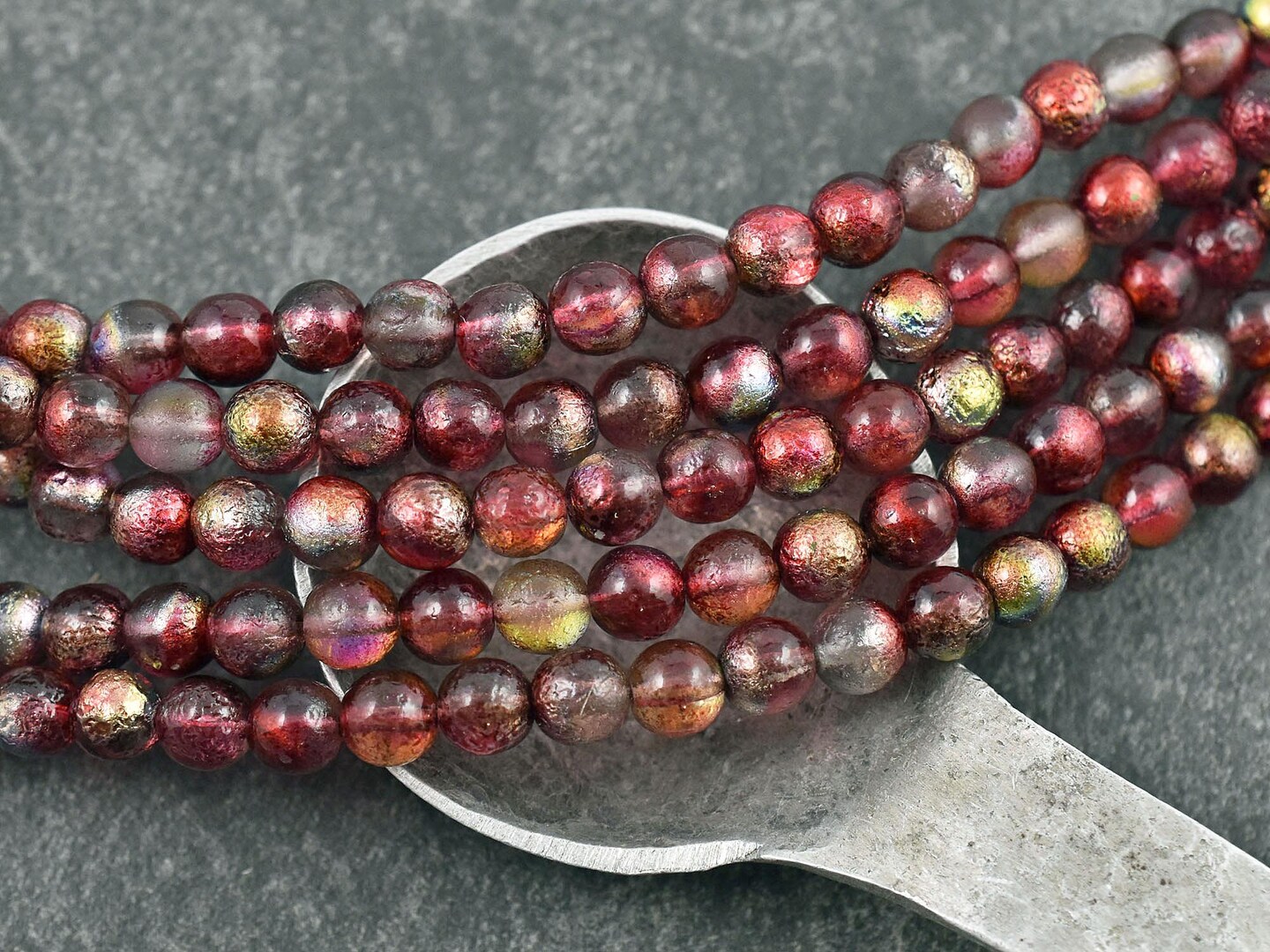 *25* 6mm Etched Magic Raspberry Round Druk Beads