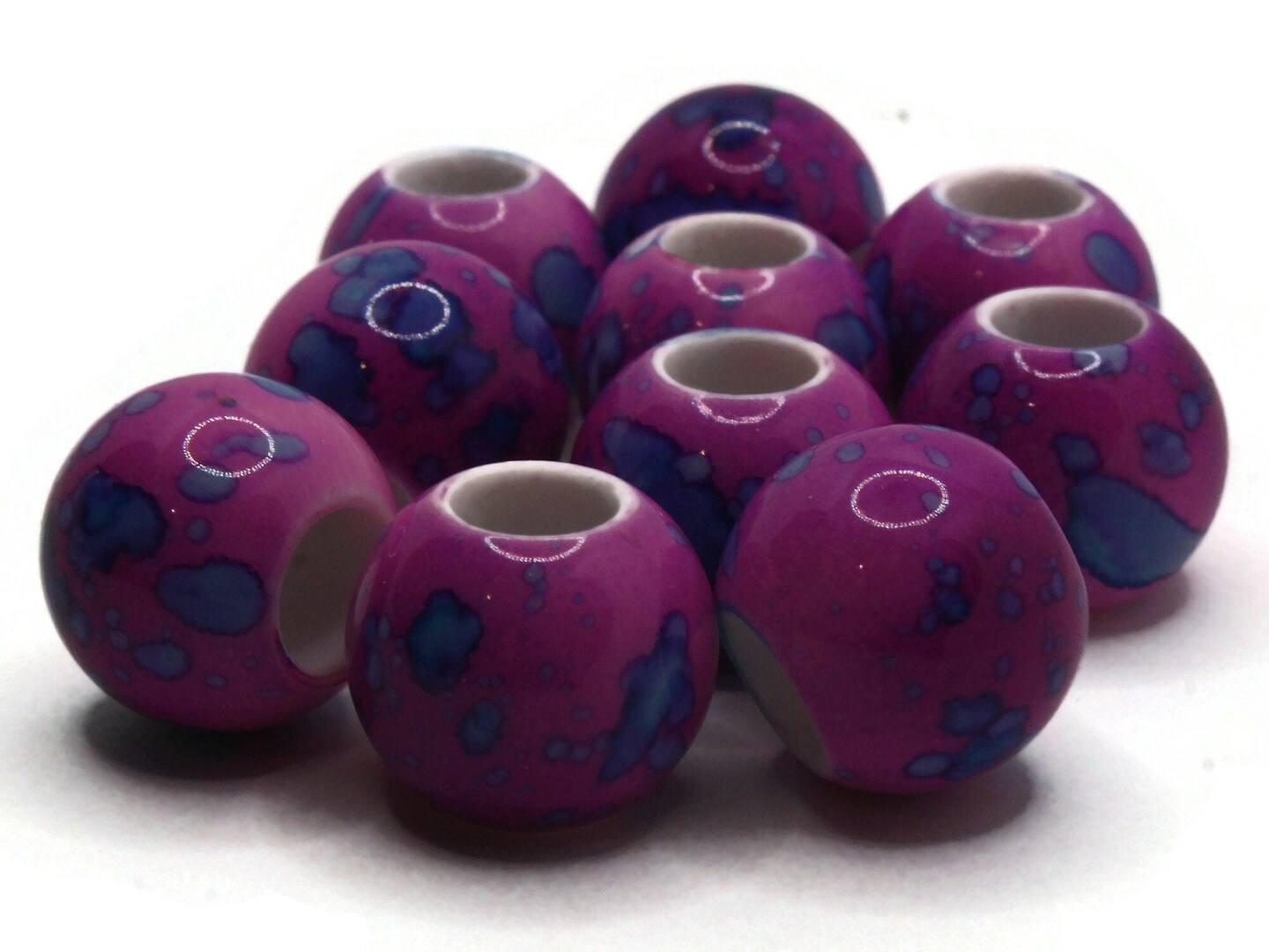 10 20mm Large Hole Macrame Beads Bright Purple and Blue Spatter Paint Round Plastic Beads