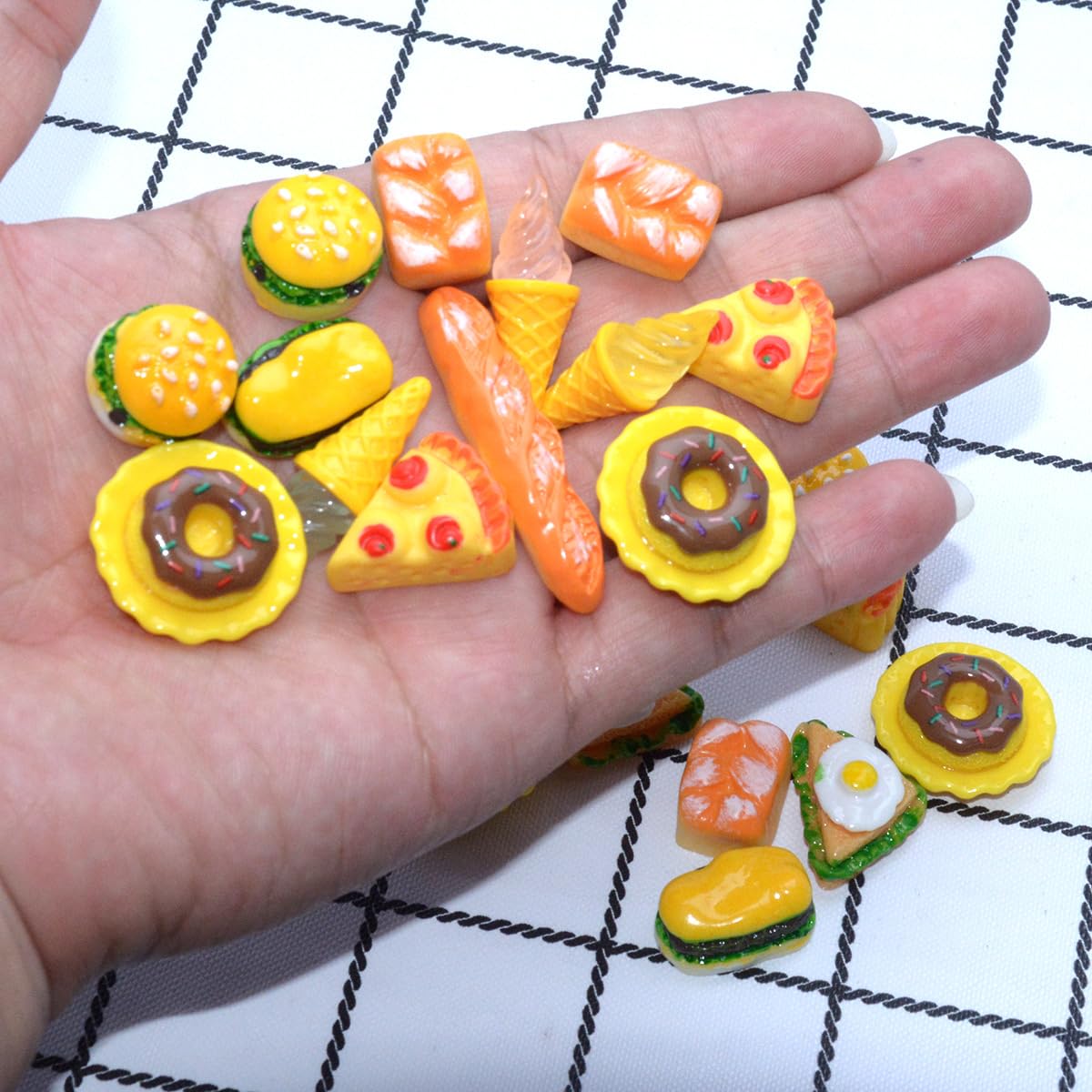 20 Pieces Miniature Food Drink Bottles Pretend Play Kitchen Game Party Toys (10 Bottles + 10 Foods&#xFF08;Random&#xFF09;)