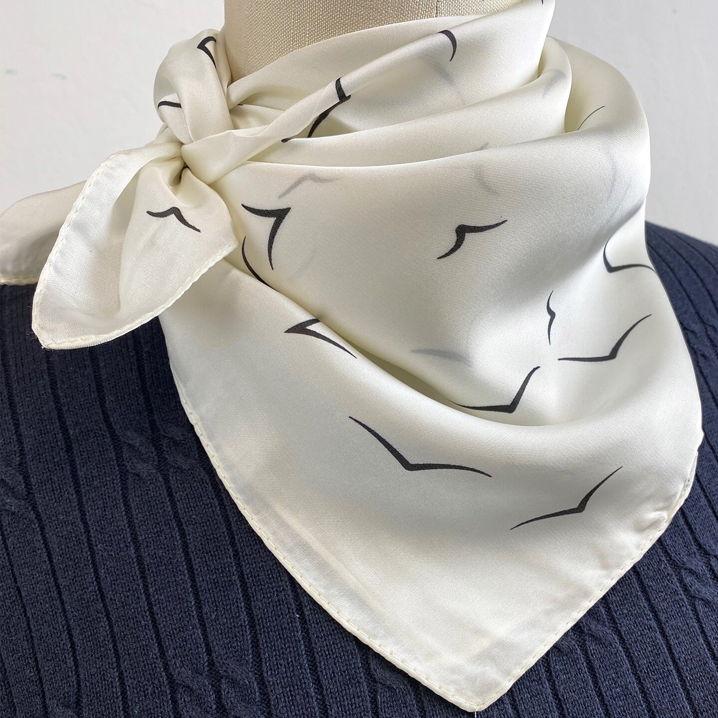 Wrapables Satin Neckerchief Square Scarf 26.5 x 26.5 Inches, Birds