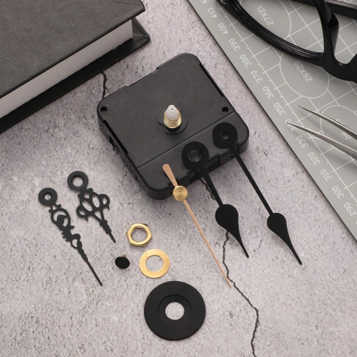 Battery Operated Clock Movement Mechanism DIY Replacement Replacement with 2 Pairs of Short Needles (Shaft Length 4/5 Inch/20mm)