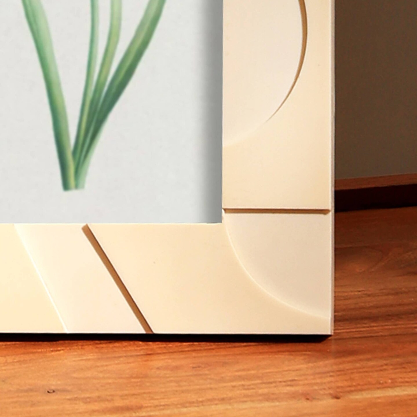Ivory Resin 3D Cut Inlay Picture Frame &#x2013;  4&#x22; x 6&#x22; Photo Size