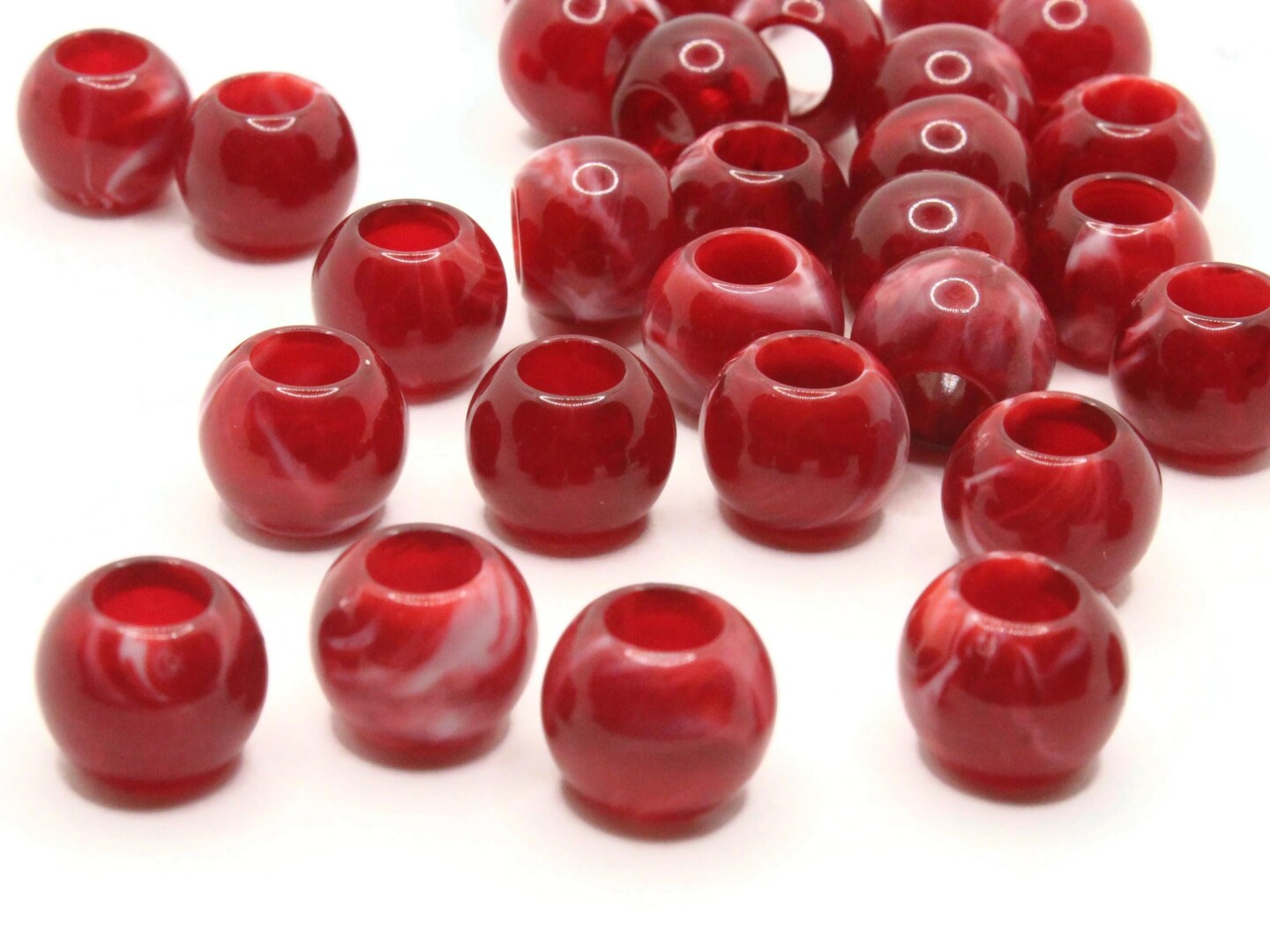 30 12mm Red and White Swirl Large Hole Round Plastic Beads bW1