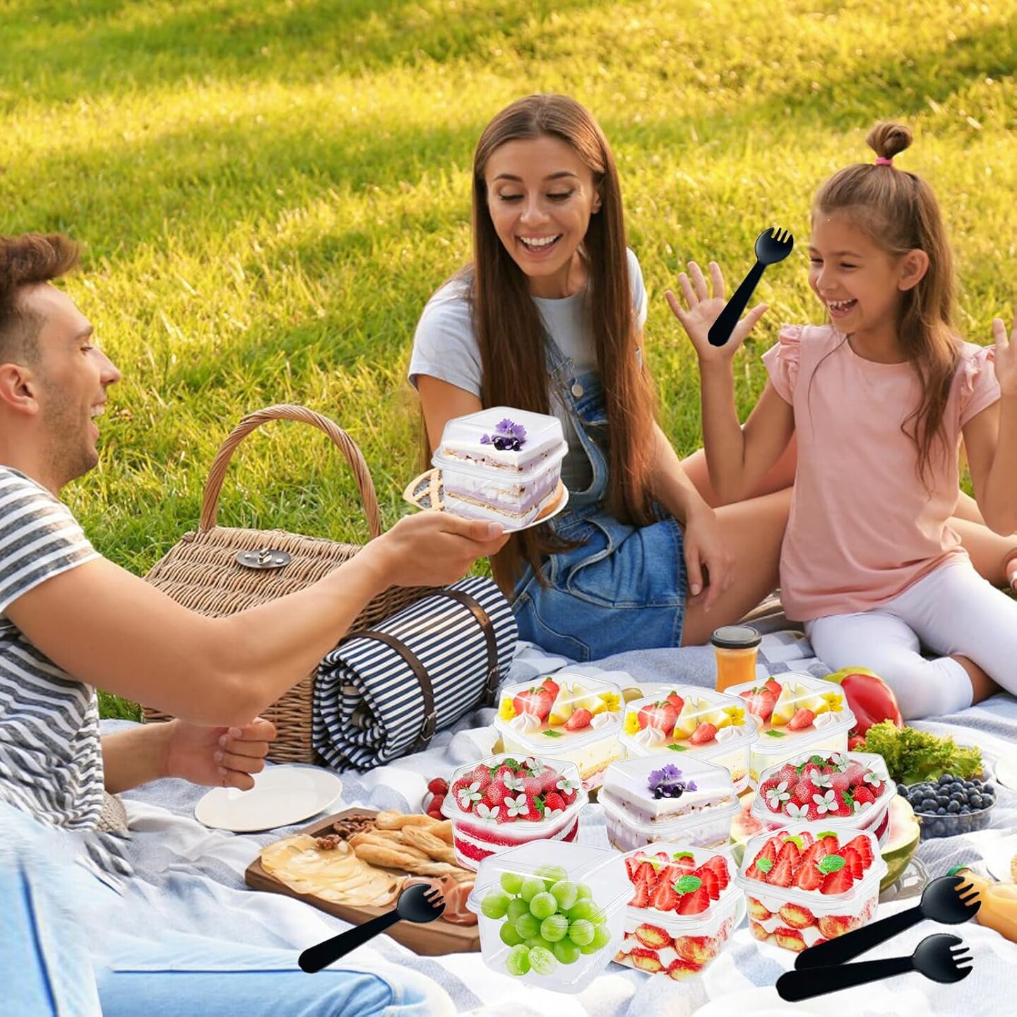 100Pcs 8oz Plastic Dessert Cups with Lids and Spoons,Disposable Parfait Cup Square Cake Containers for Party