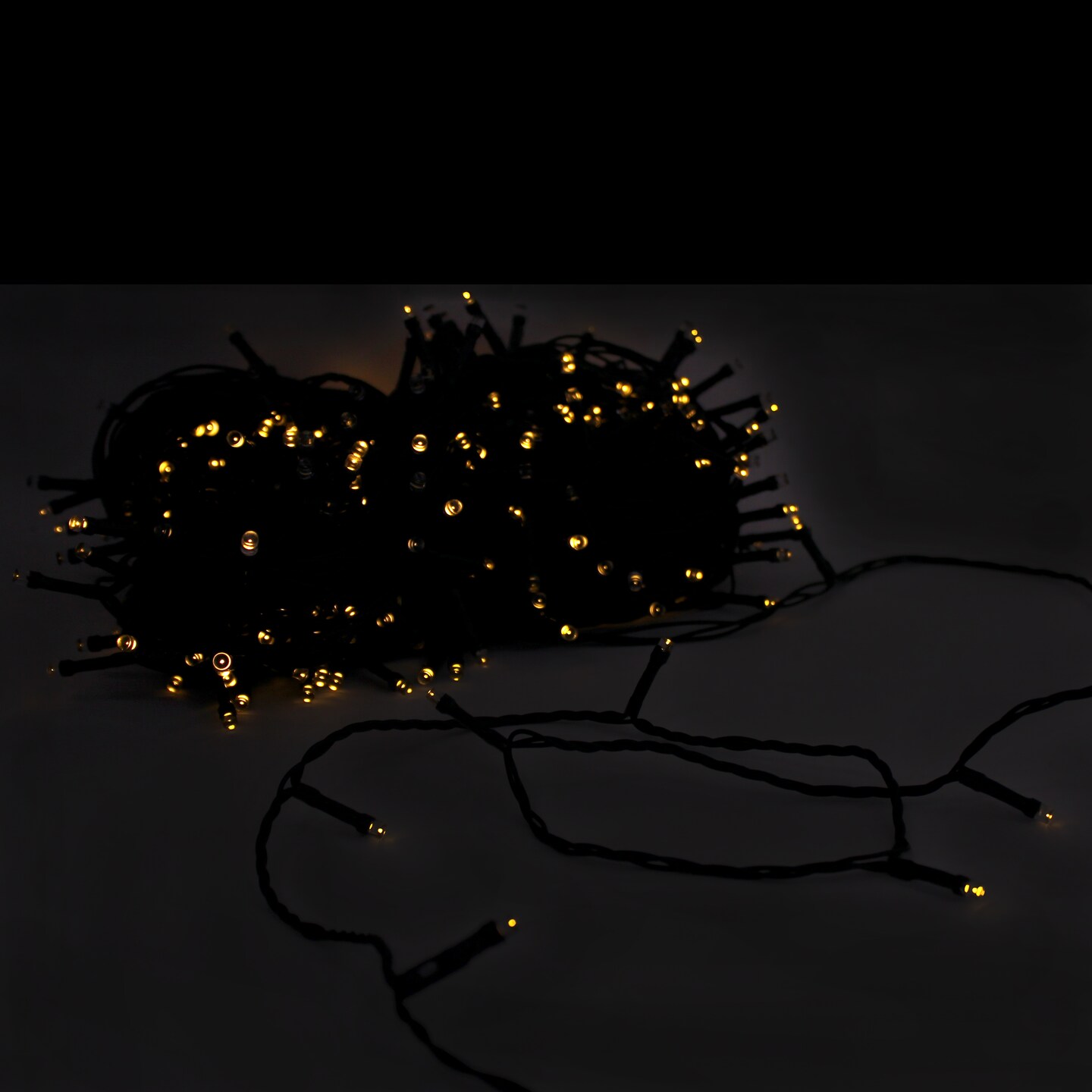 Perfect Holiday 400 LED Solar String Lights Flashing Mode Green Wire - Long Hours - Warm White