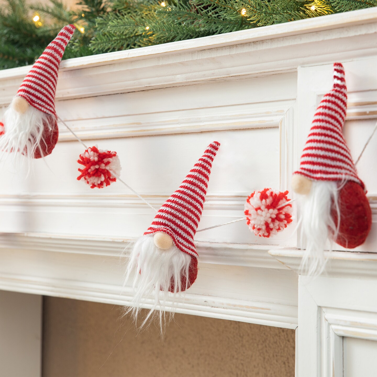 Set of 2 6&#x2018;&#x2019;L Red and White Fabric Christmas Gnome Garlands