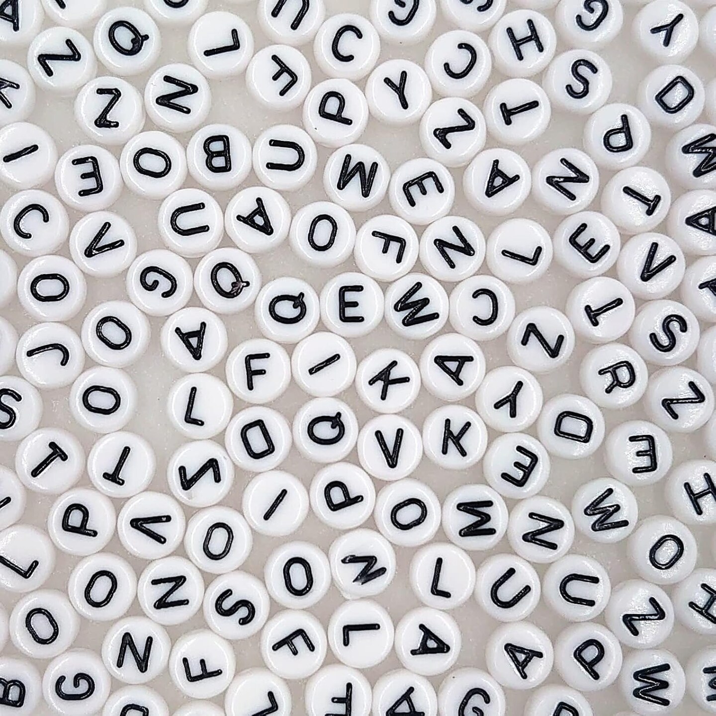 White Round Acrylic Alphabet Letter Beads A-Z Mixed Plastic Shape Loose Bulk DIY Beads for Jewelry Making Bracelets Necklaces Key Chains