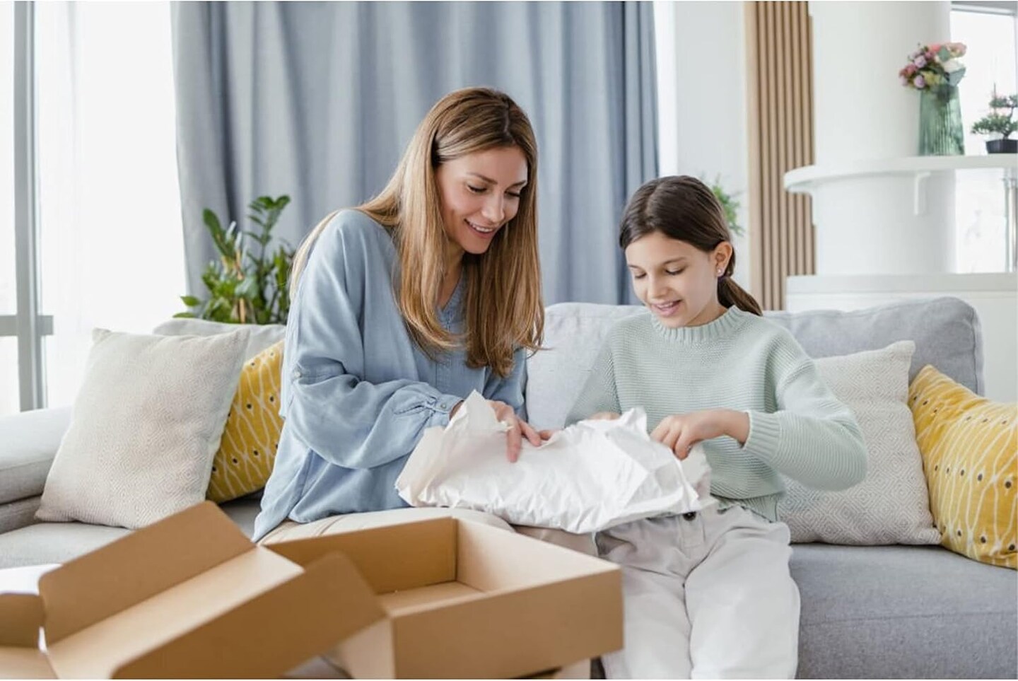 120 Sheets of Tissue Paper - 15&#x22; x 20&#x22; Packing Paper Sheets for Moving - 10lb Wrapping Paper - Newsprint Paper for Packing, Gift Wrapping, Moving Supplies &#x26; Protecting Items