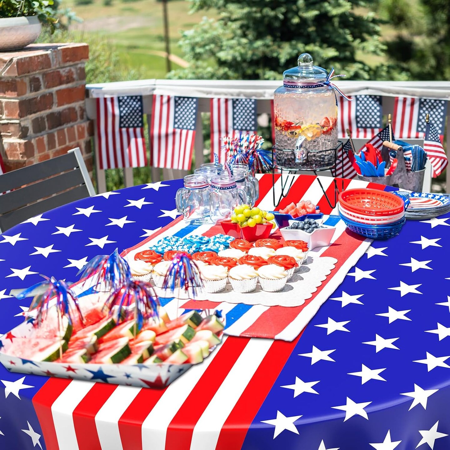 4th of July Table Cloths – 6 Pack Veteran’s Day & Patriotic American Flag Disposable Plastic Table Covers, 84 Inch Round, Star Design